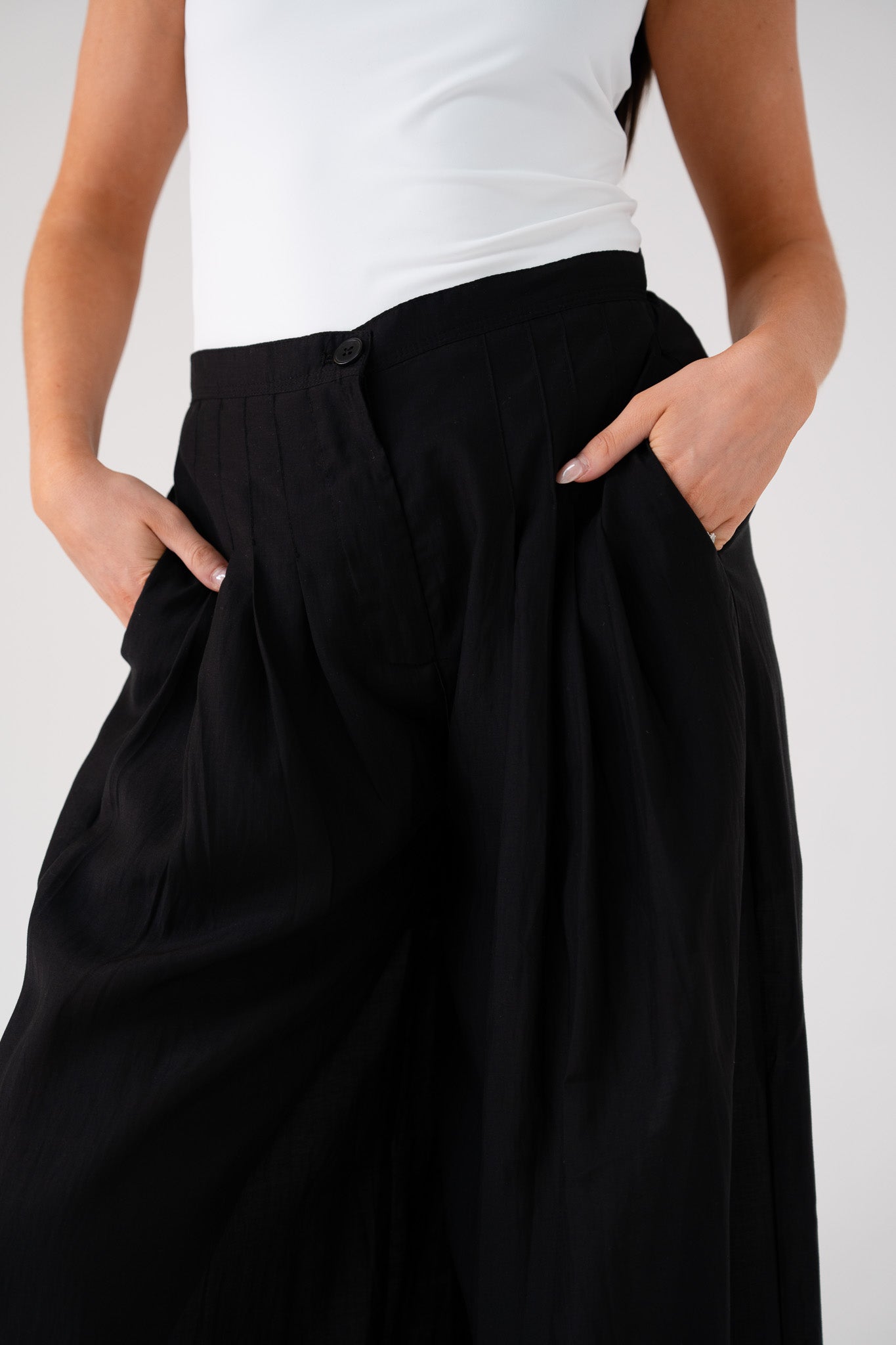Iris Wide Leg Trousers In Black