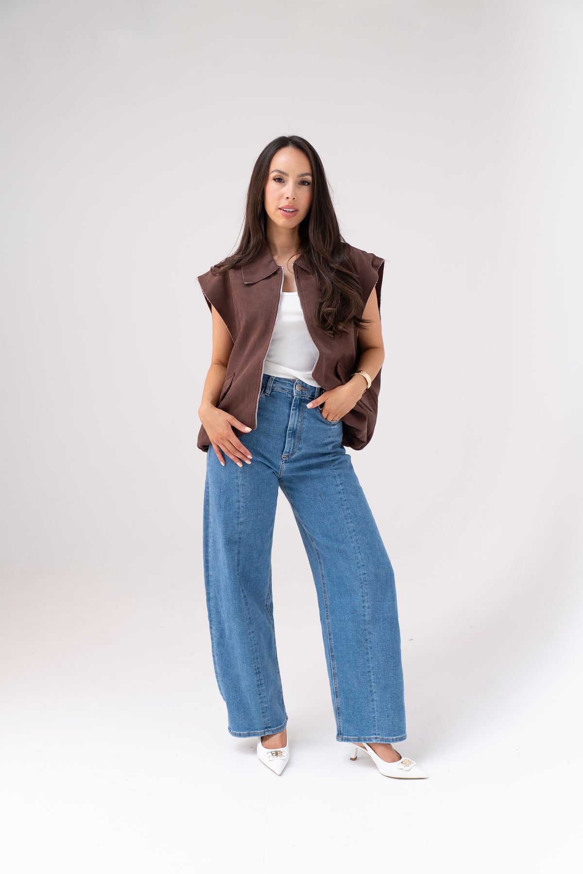 Polly Sleeveless Zip Jacket In Dark Brown