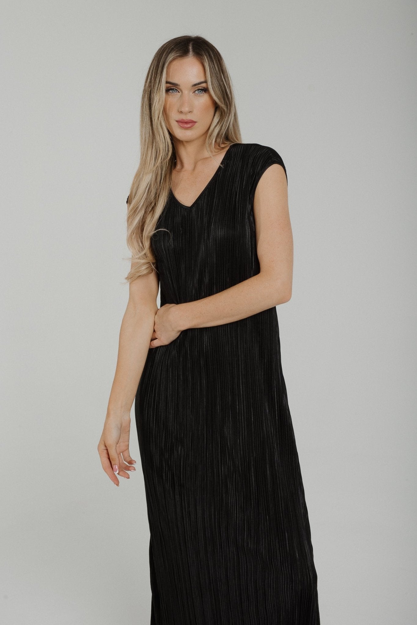 Polly Pleated Dress In Black - The Walk in Wardrobe