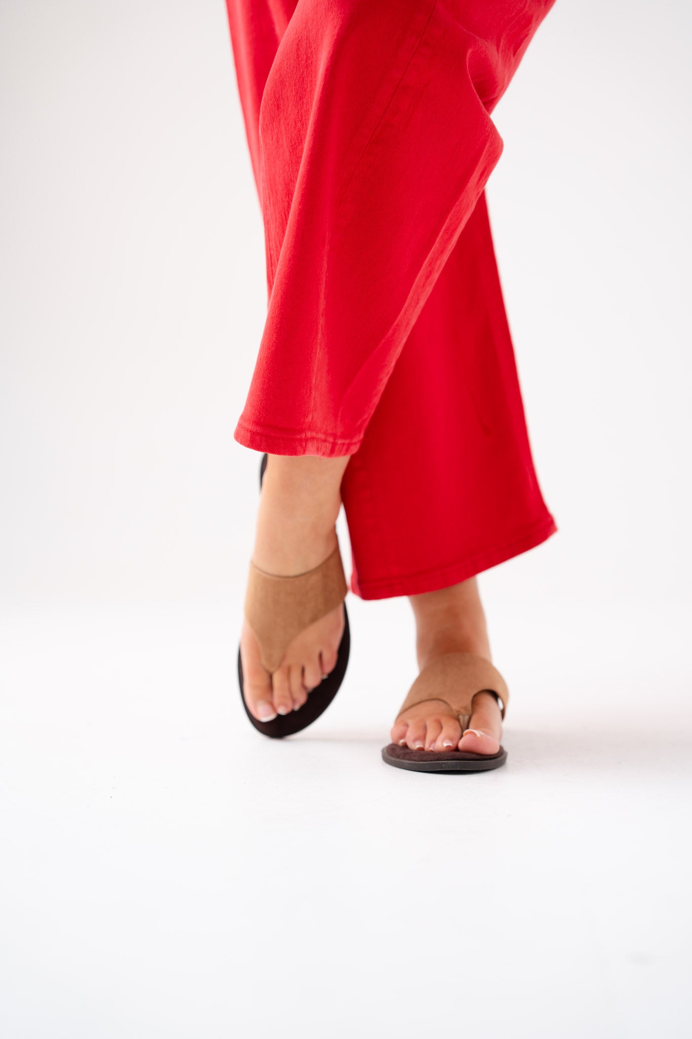 Cathy Toe Post Sandal In Camel