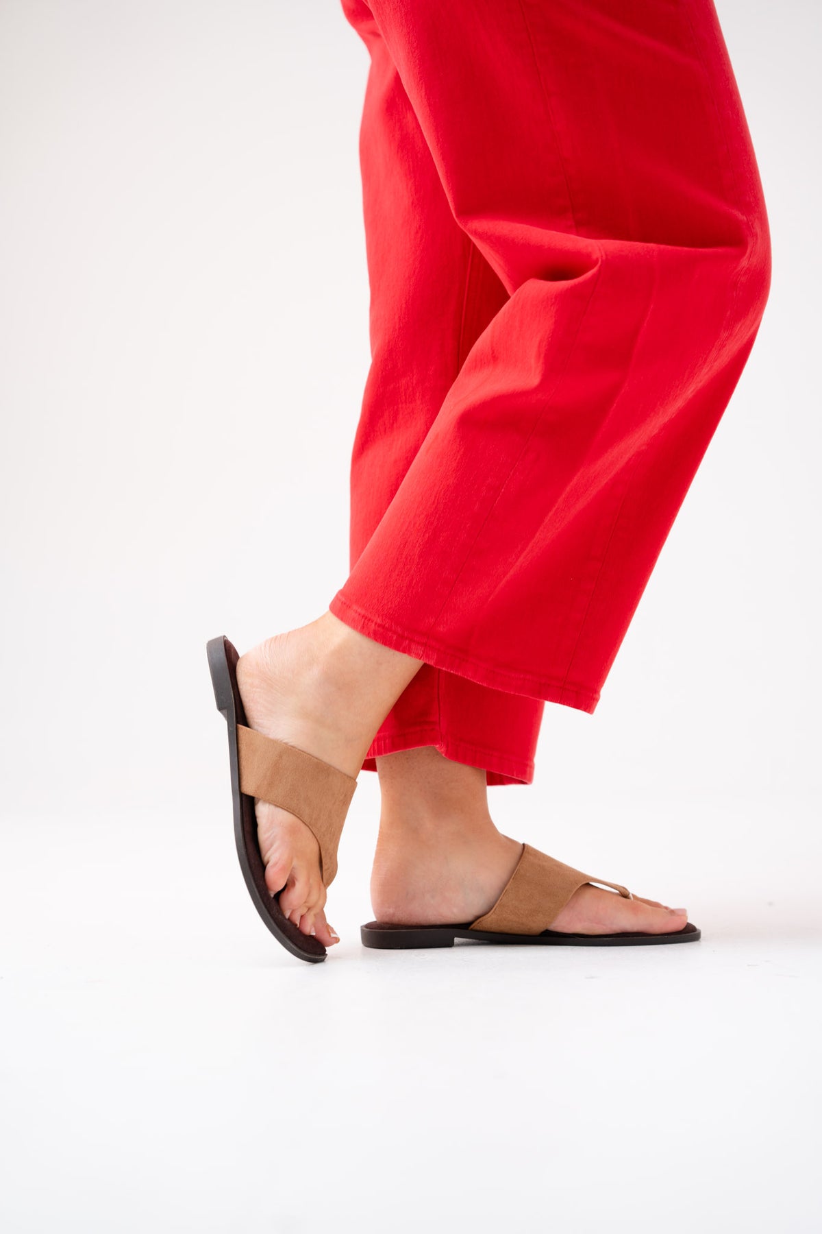 Cathy Toe Post Sandal In Camel