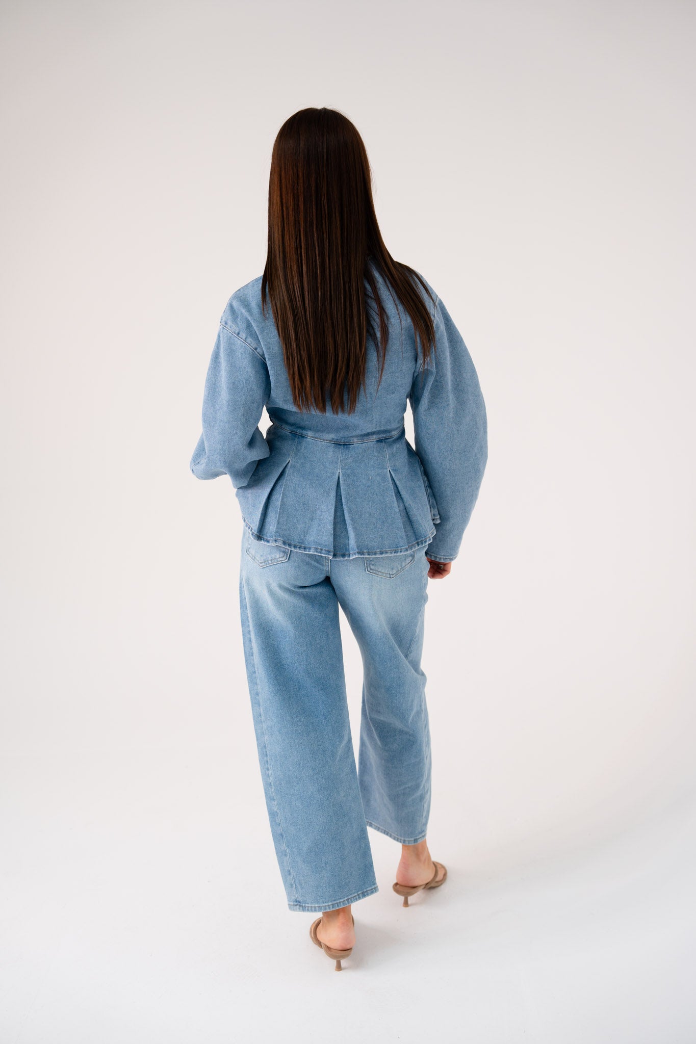 Love Laura Carrot Barrell Jeans In Mid Wash