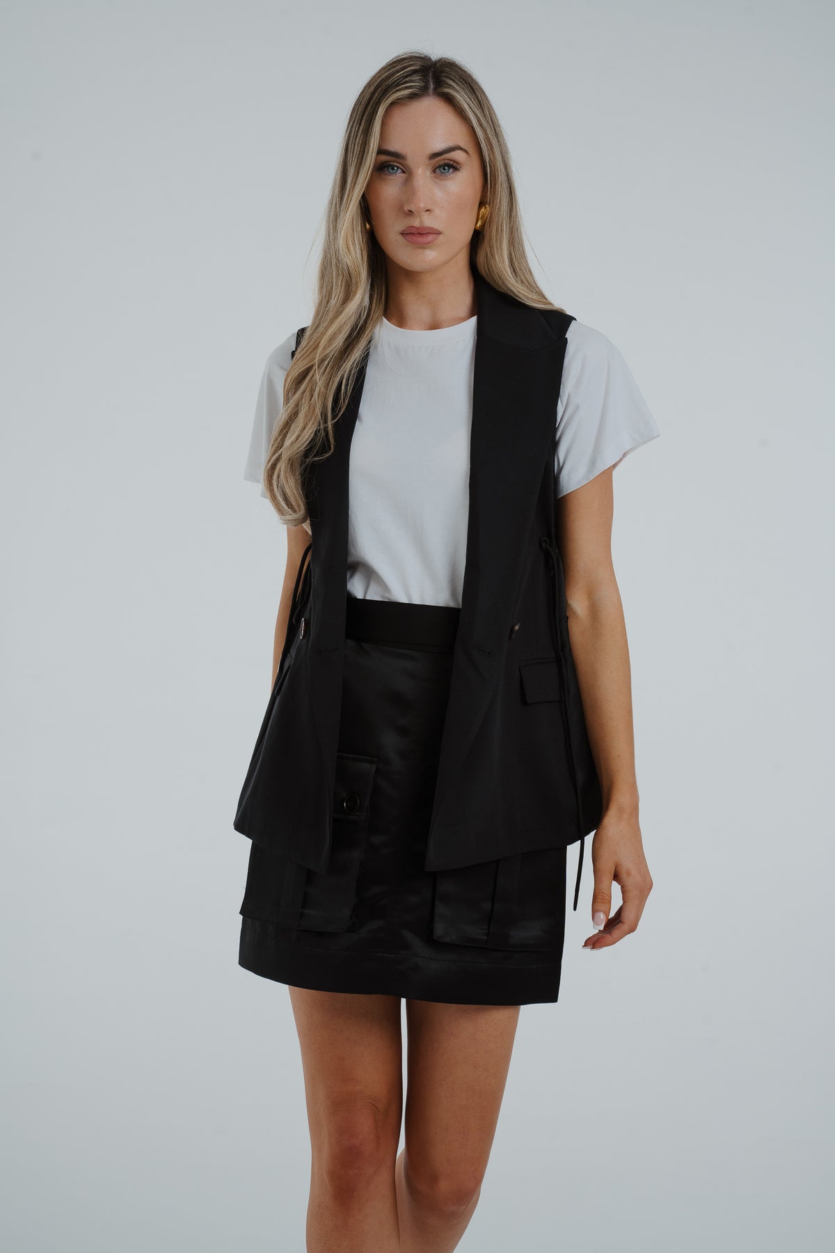 Jasmine Side Insert Sleeveless Blazer In Black