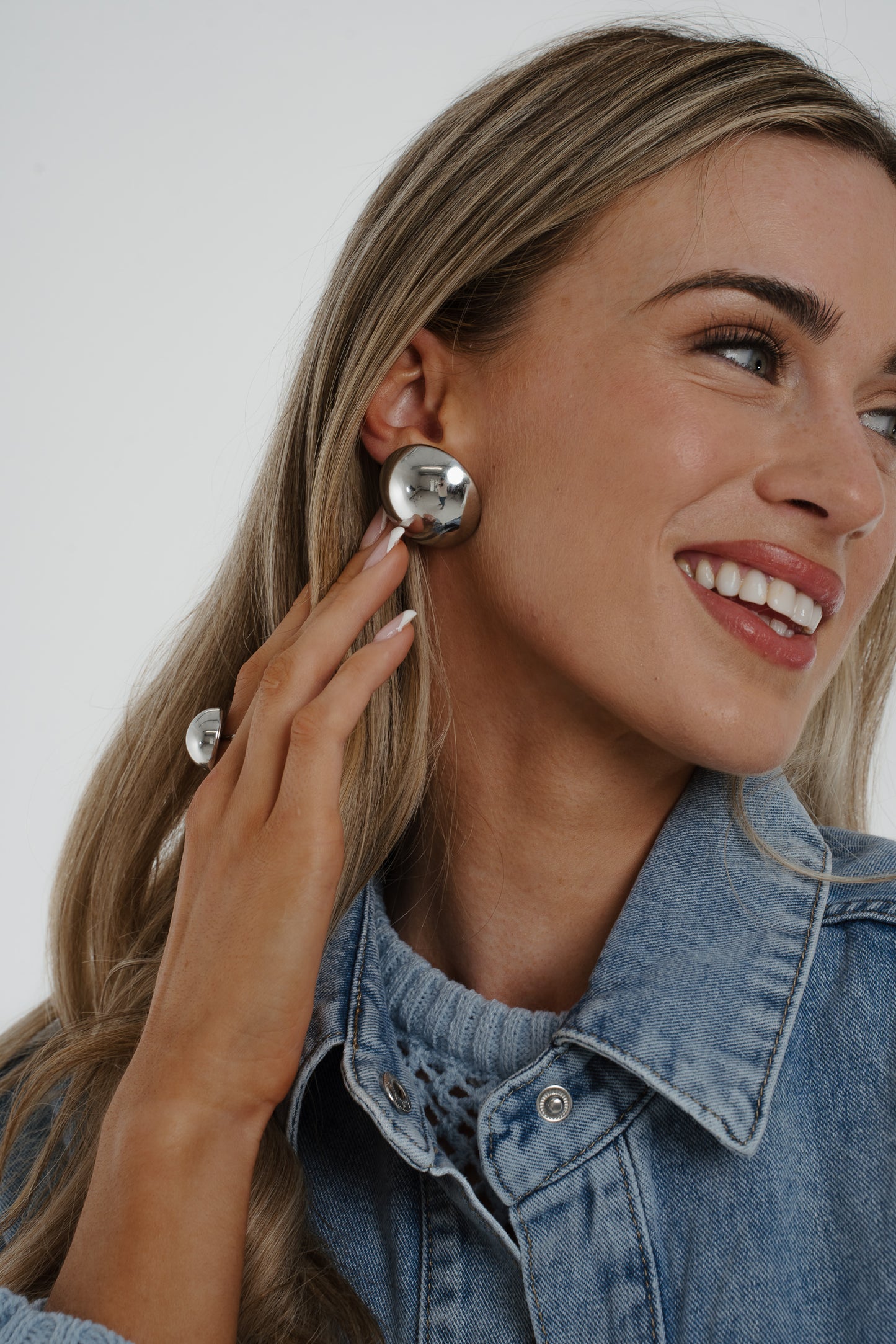 Mona Circle Earrings In Silver