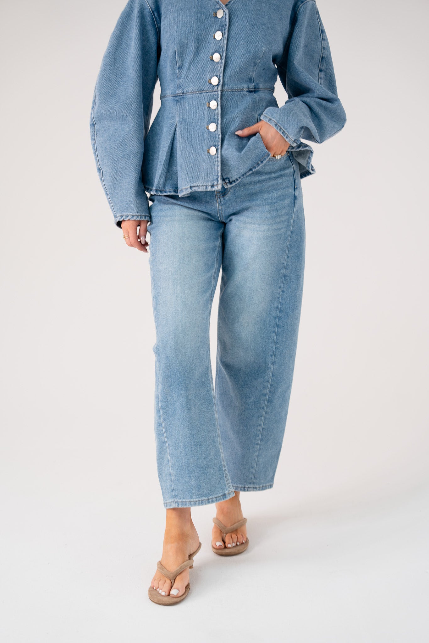 Love Laura Carrot Barrell Jeans In Mid Wash