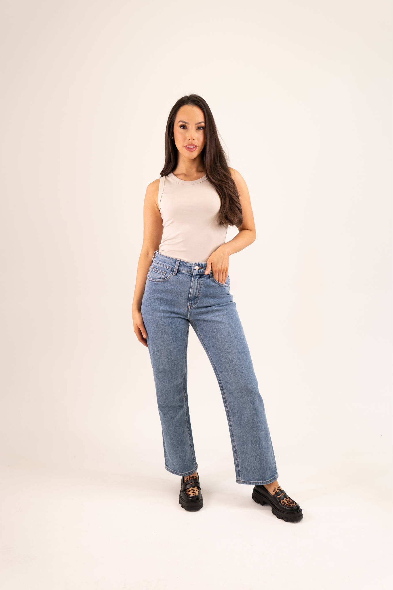 Cindy Straight Leg Jeans In Mid Wash