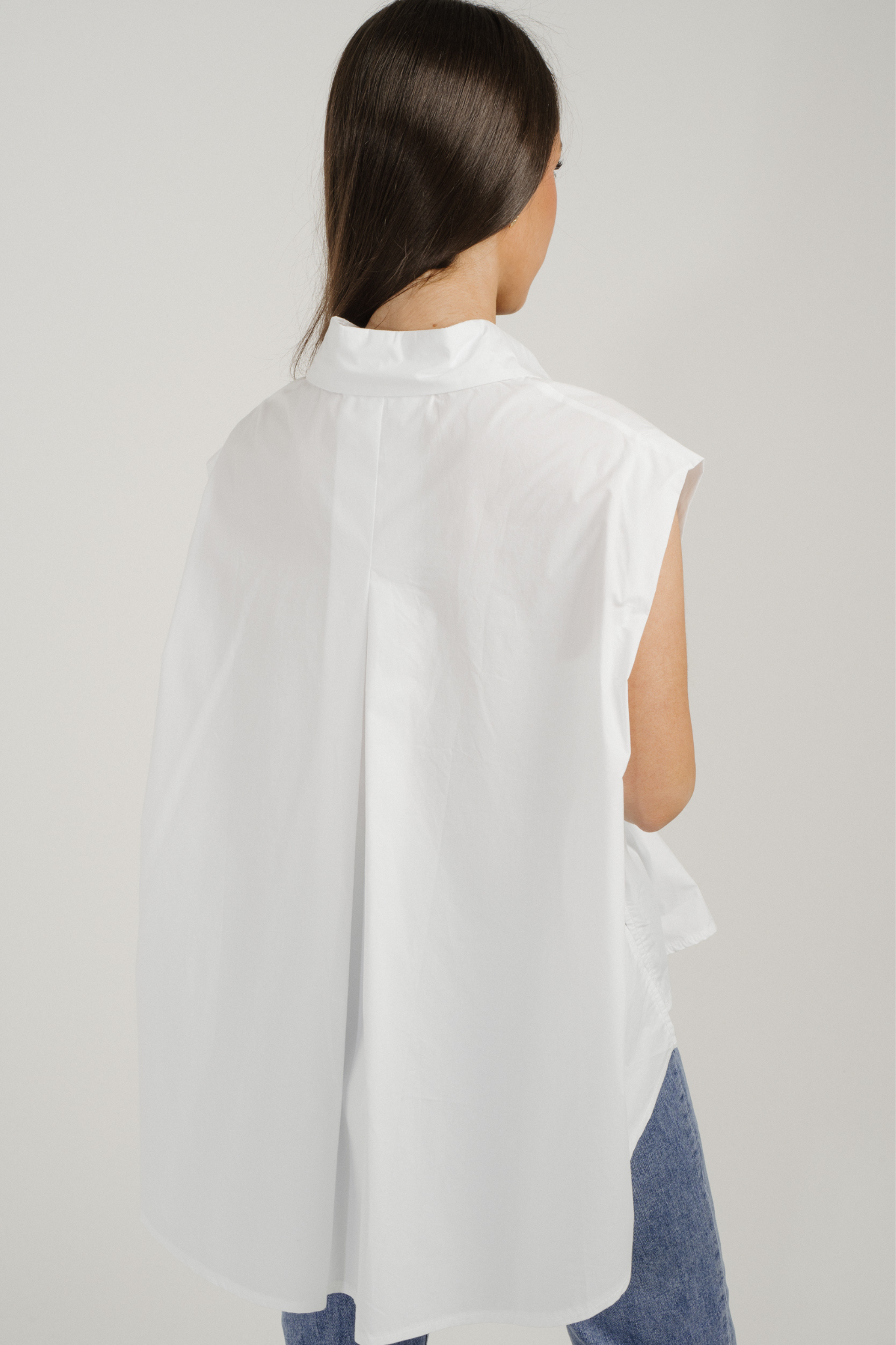 Millie Sleeveless Shirt In White