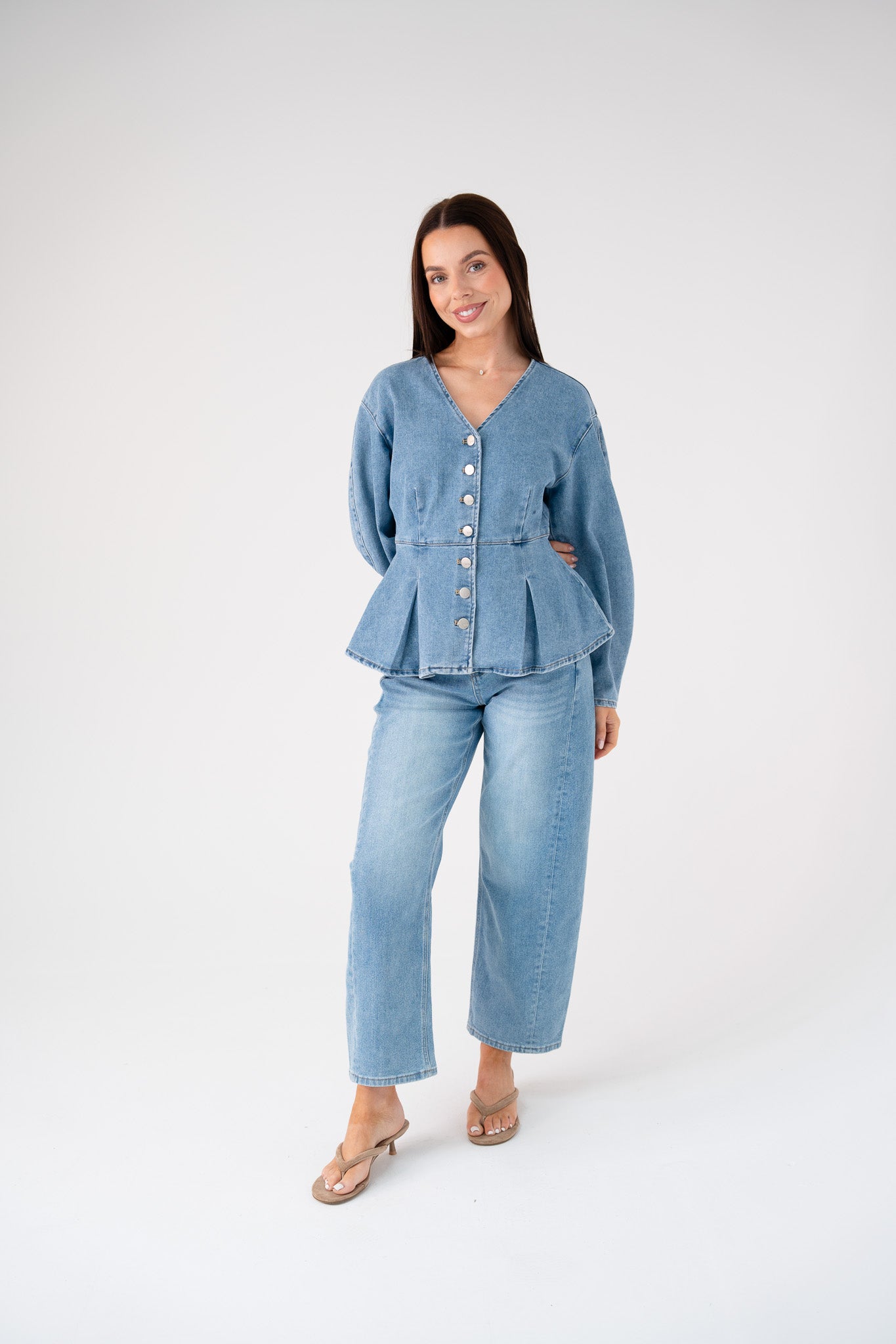Love Laura Carrot Barrell Jeans In Mid Wash