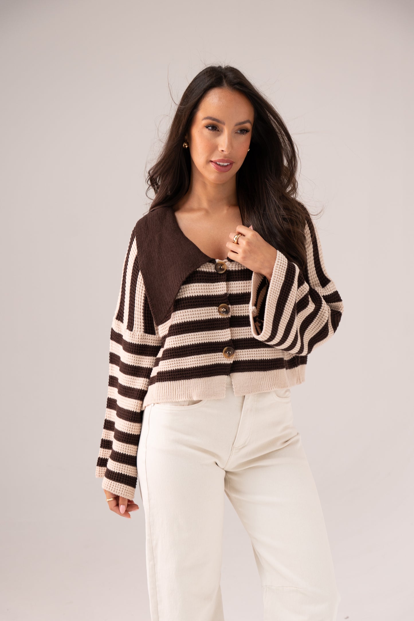 Caitlyn Contrast Collar Cardigan In Chocolate