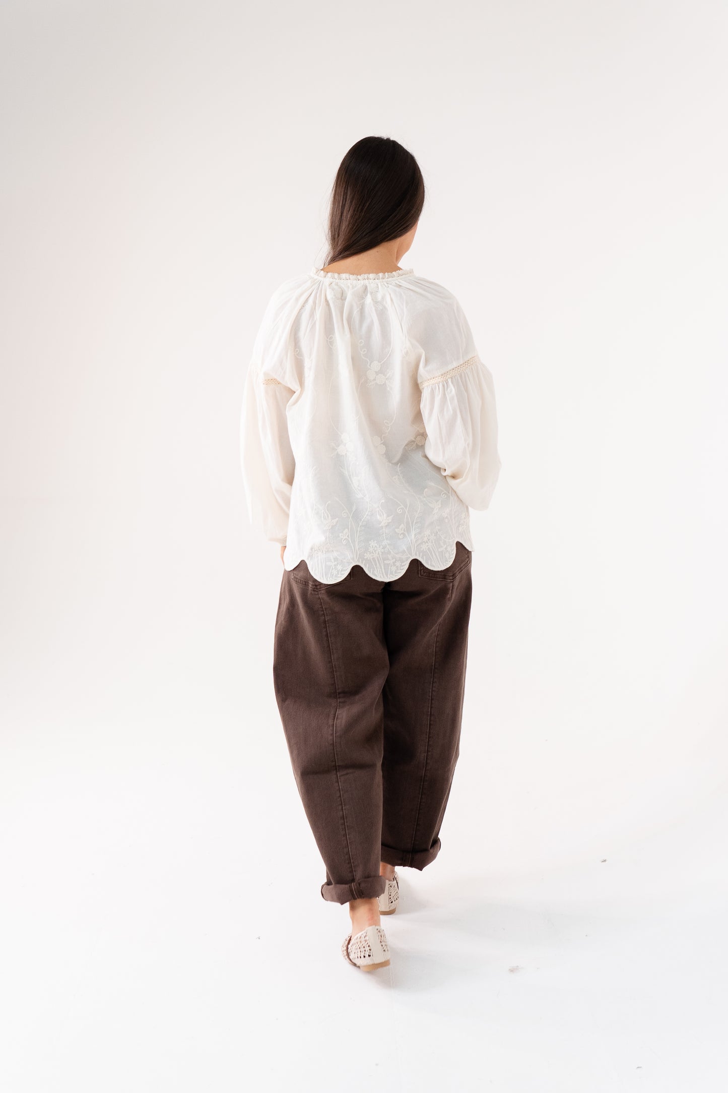 Connie Embroidered Scallop Top In Cream