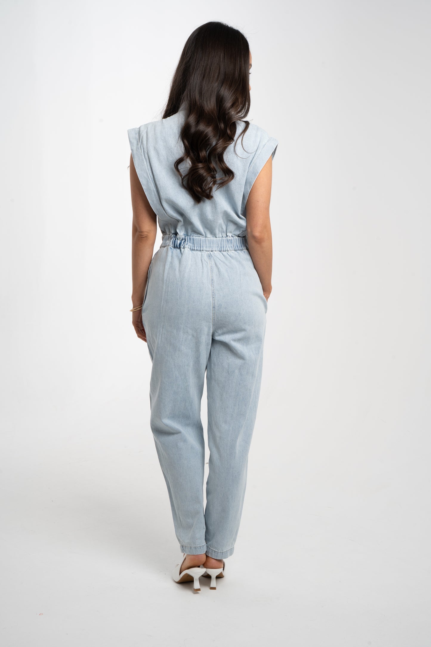 Cora Sleeveless Jumpsuit In Light Wash