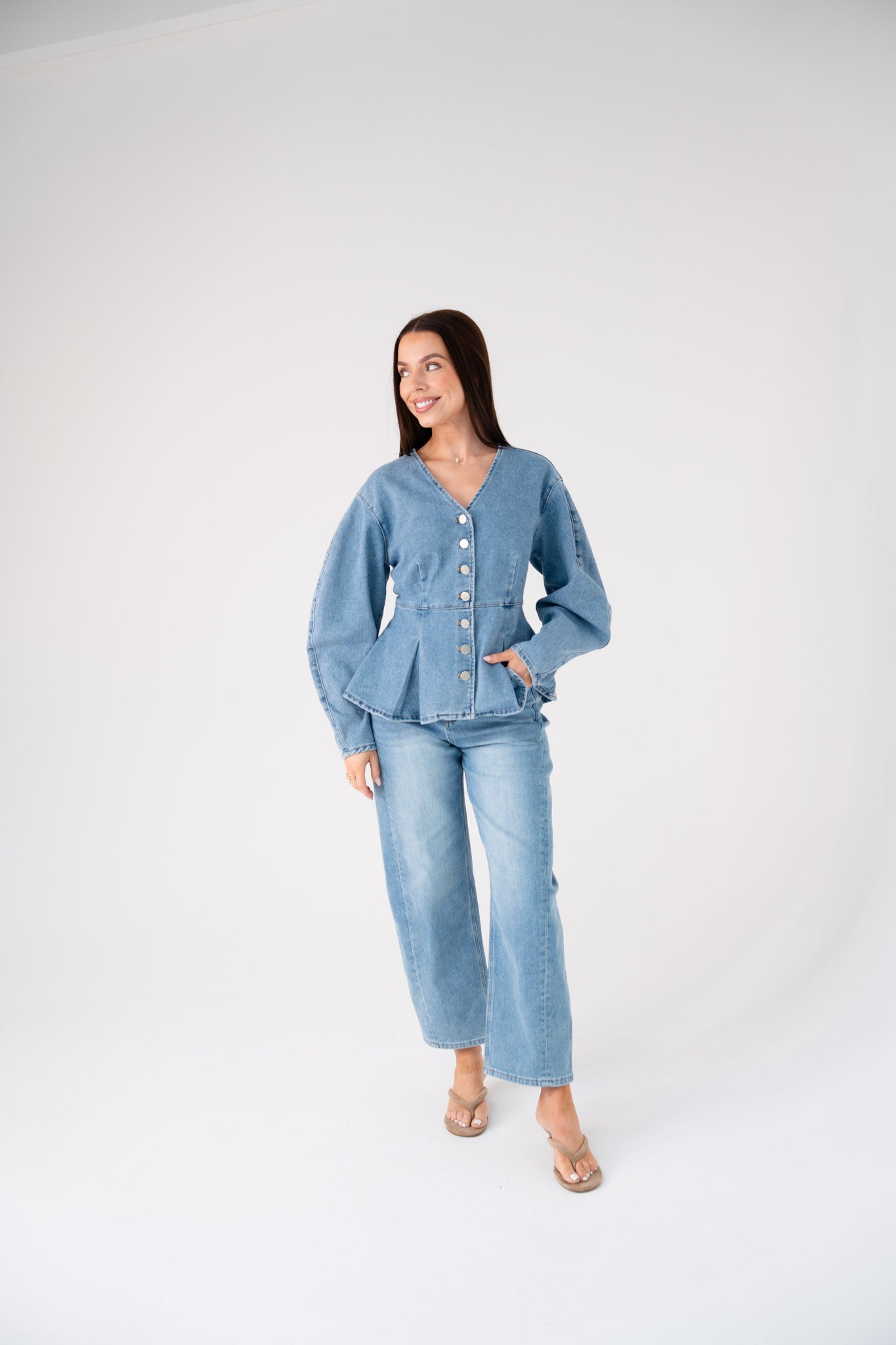 Love Laura Carrot Barrell Jeans In Mid Wash