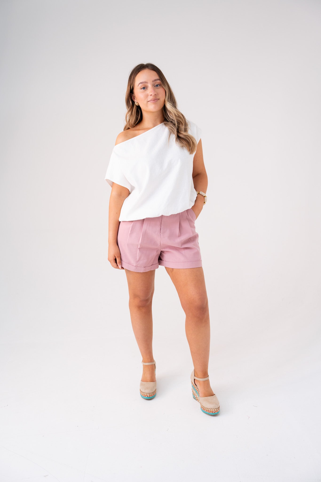 Kiera Belted Shorts In Pink