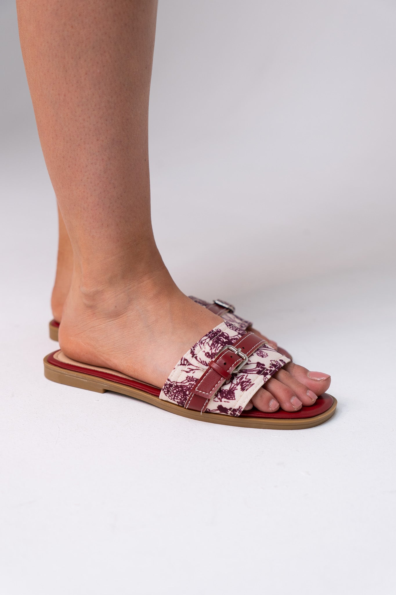 Sadie Buckle Slider In Red Floral