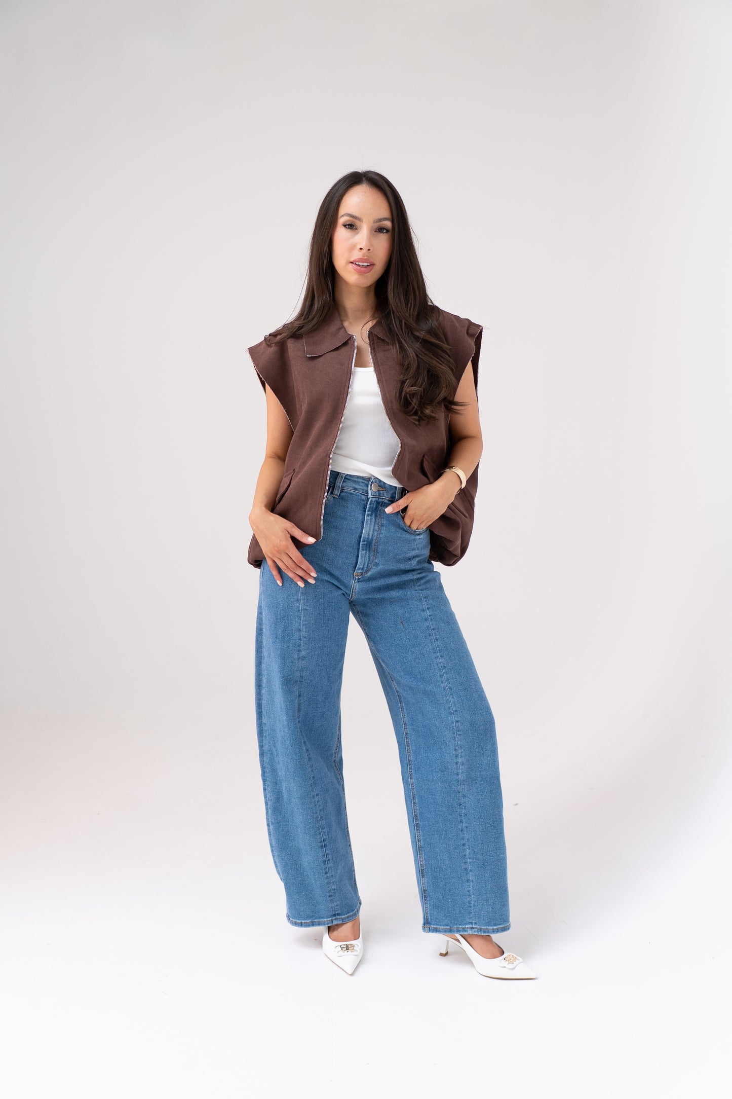 Polly Sleeveless Zip Jacket In Dark Brown