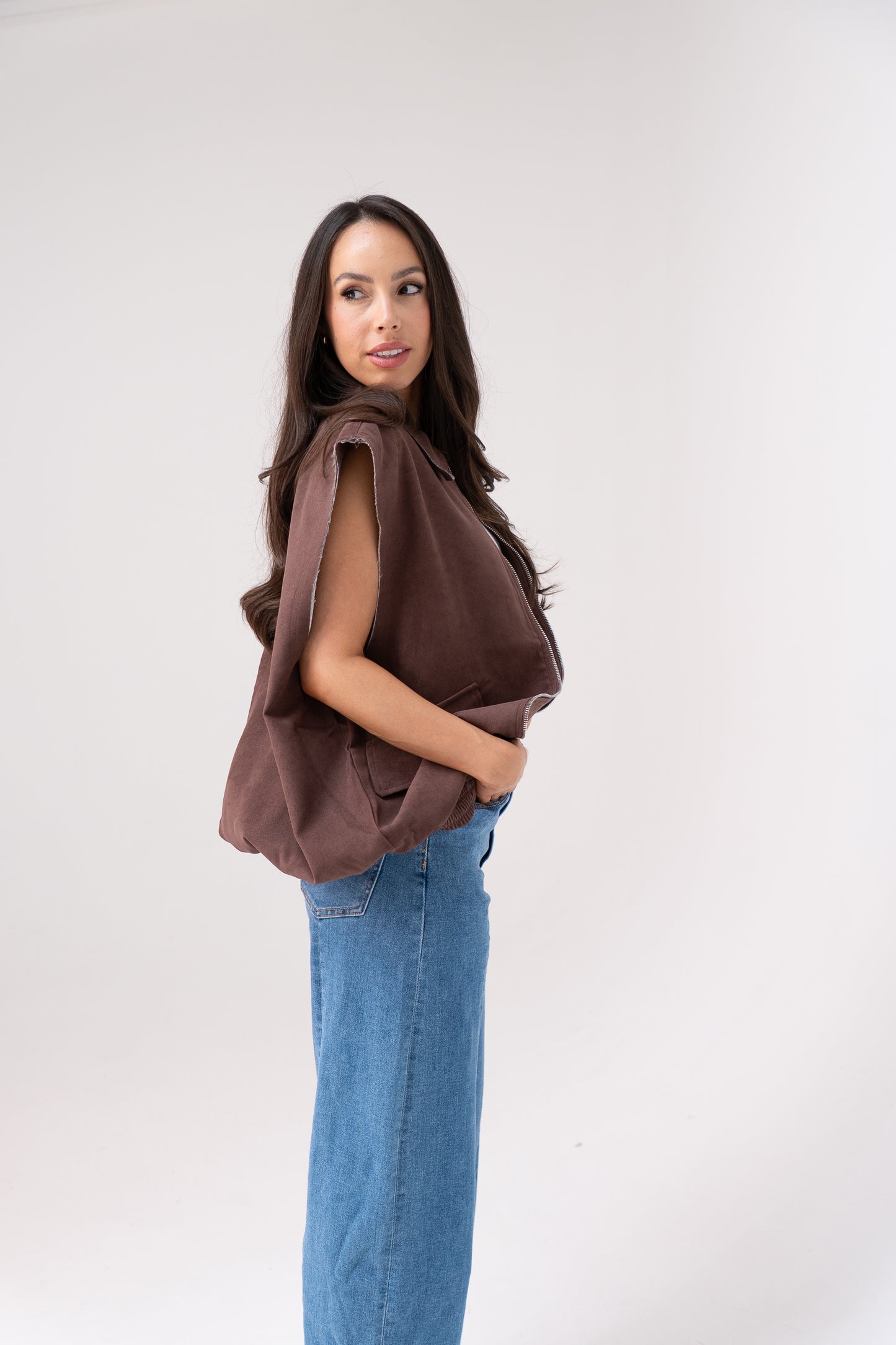 Polly Sleeveless Zip Jacket In Dark Brown