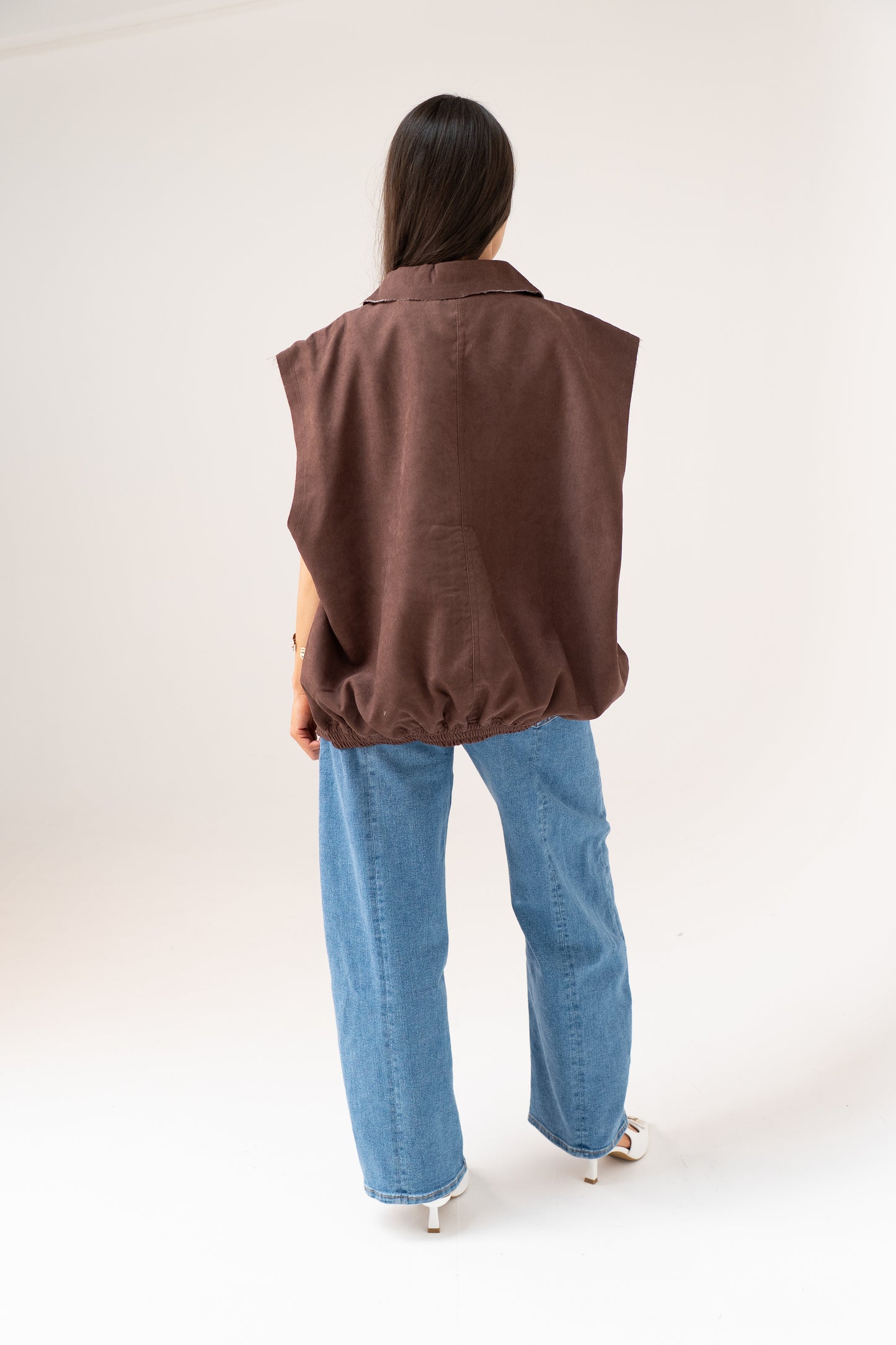 Polly Sleeveless Zip Jacket In Dark Brown