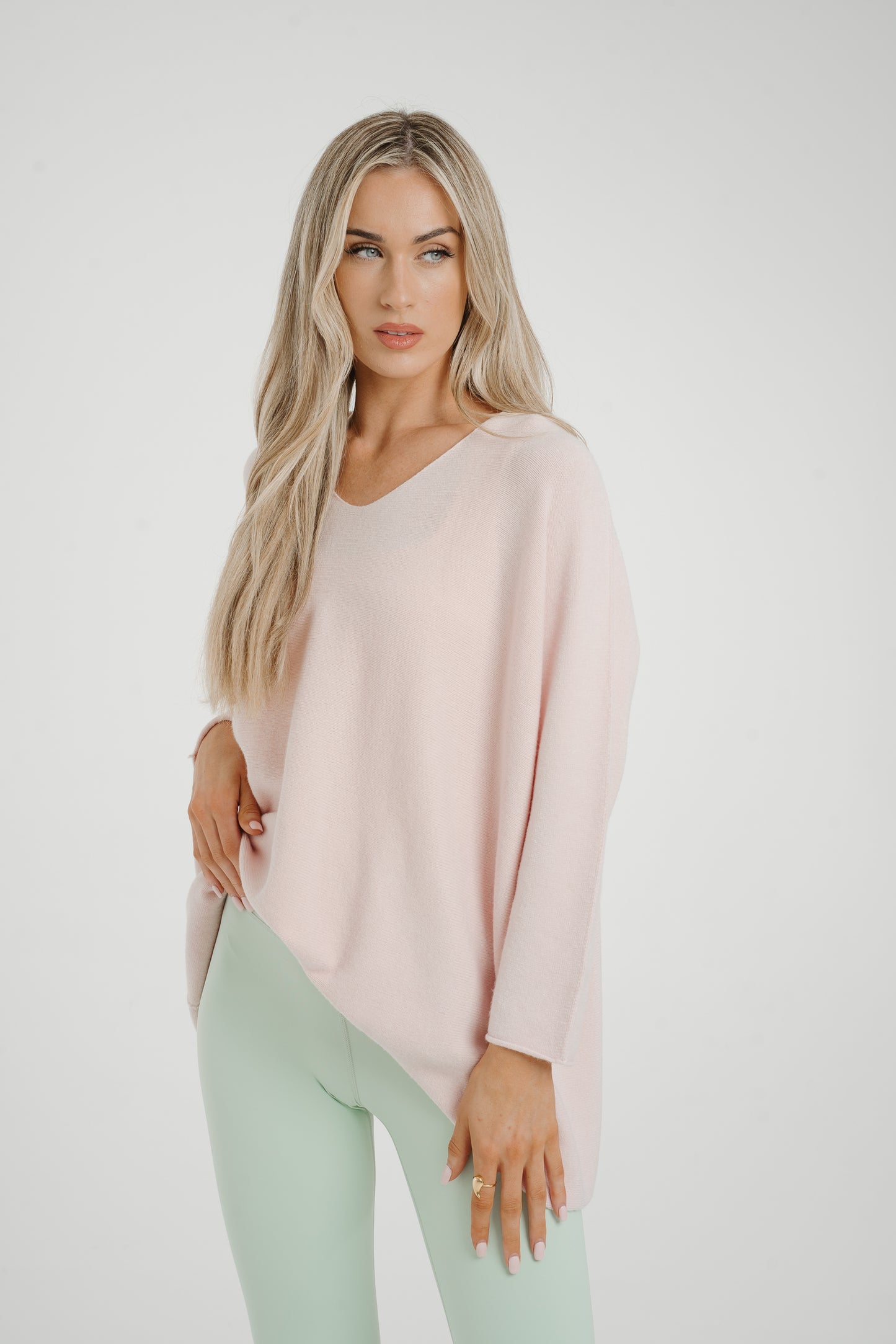 Amber V-Neck Jumper In Blush