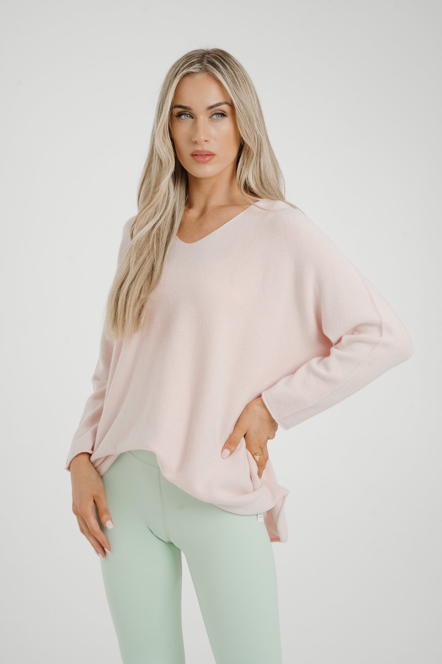 Amber V-Neck Jumper In Blush
