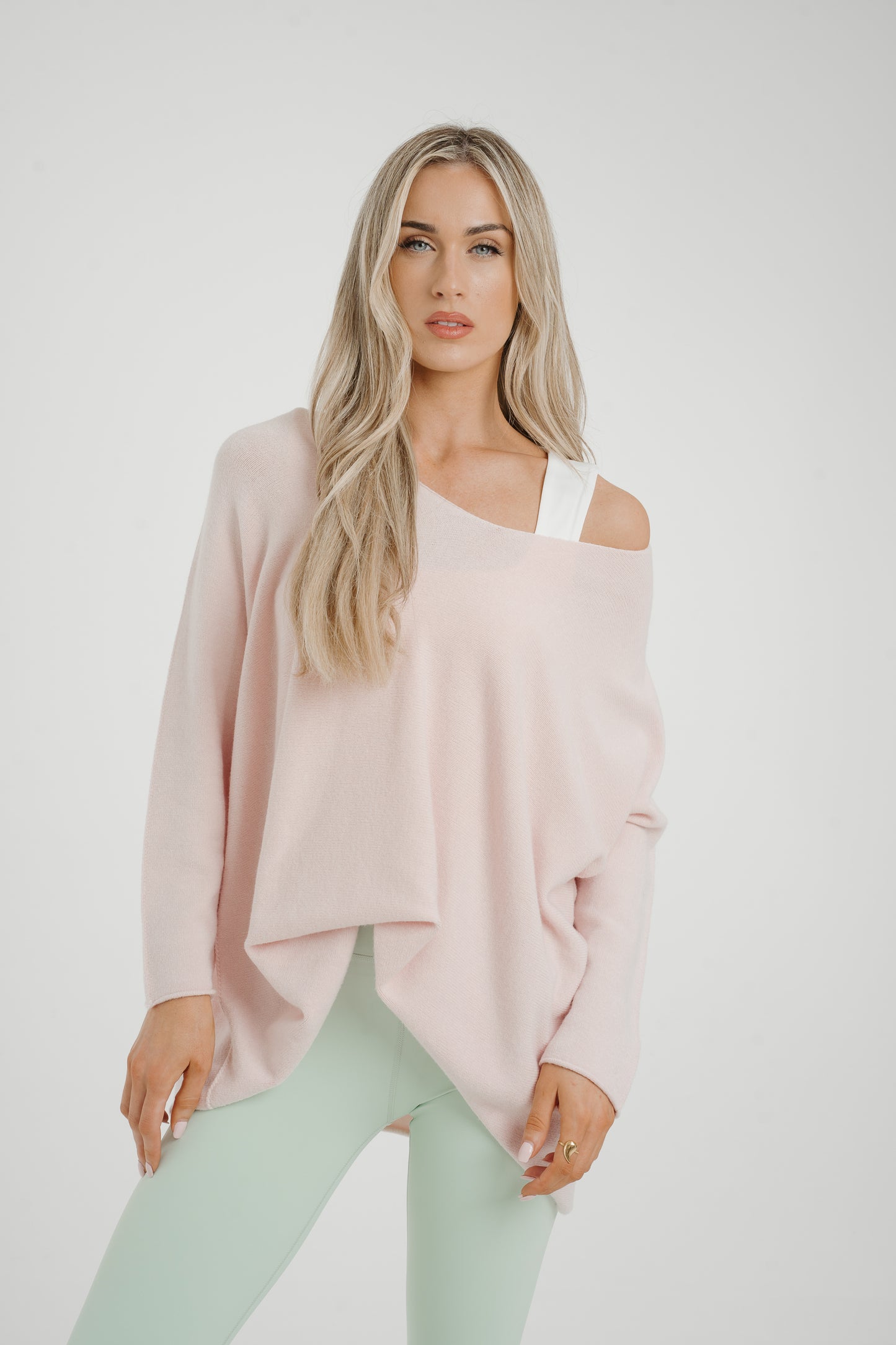 Amber V-Neck Jumper In Blush