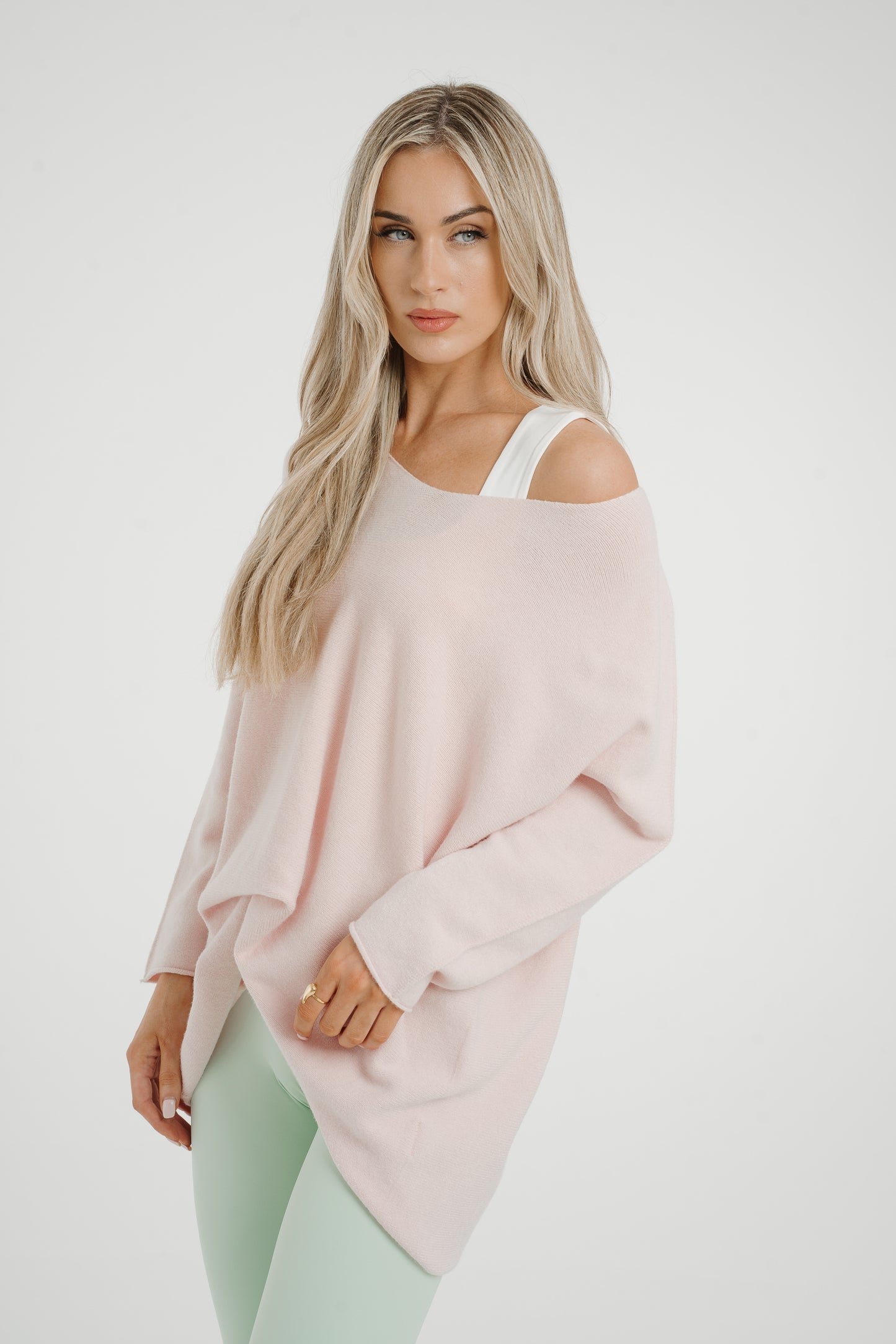 Amber V-Neck Jumper In Blush