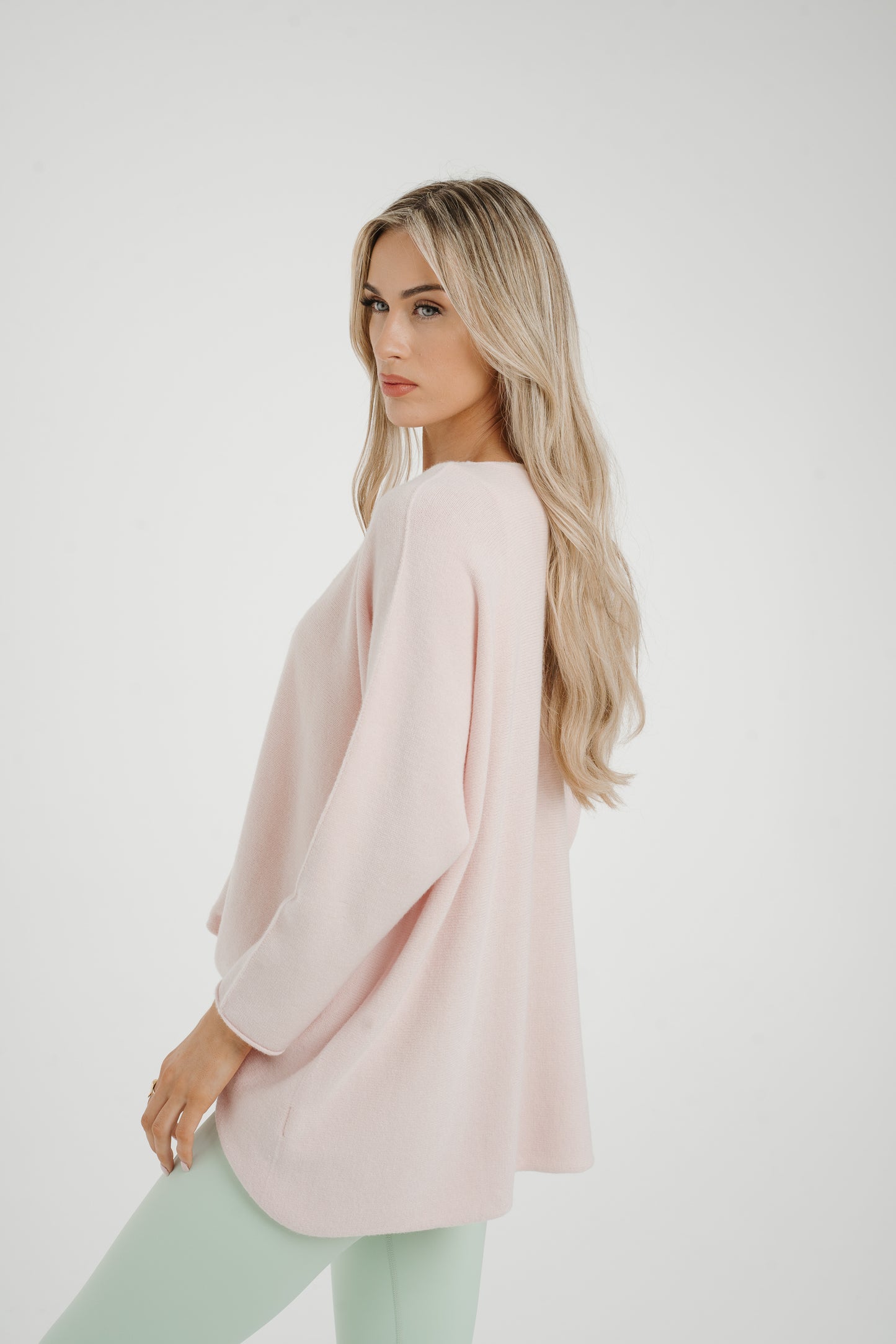 Amber V-Neck Jumper In Blush