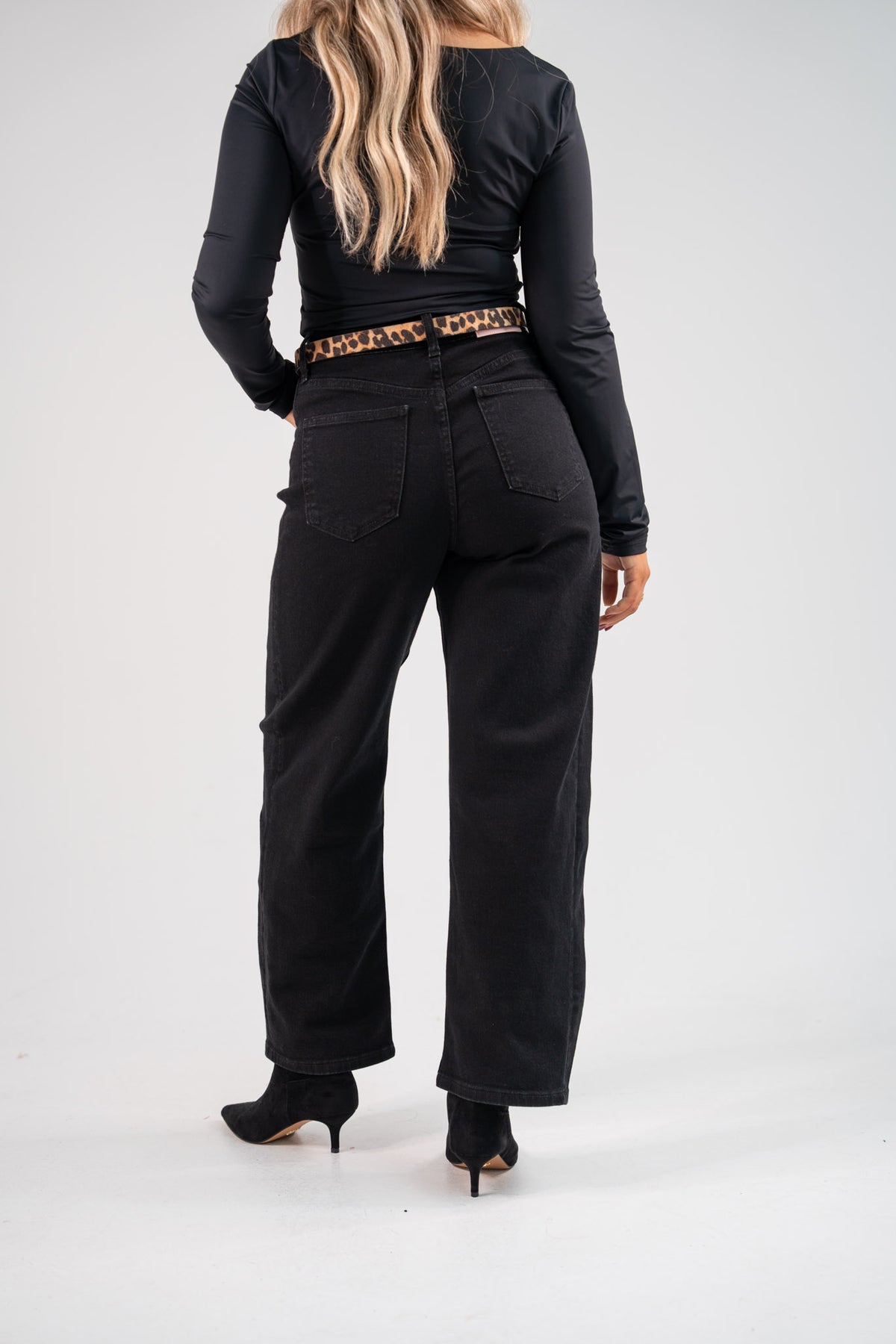 Love Laura Carrot Barrell Jeans In Black