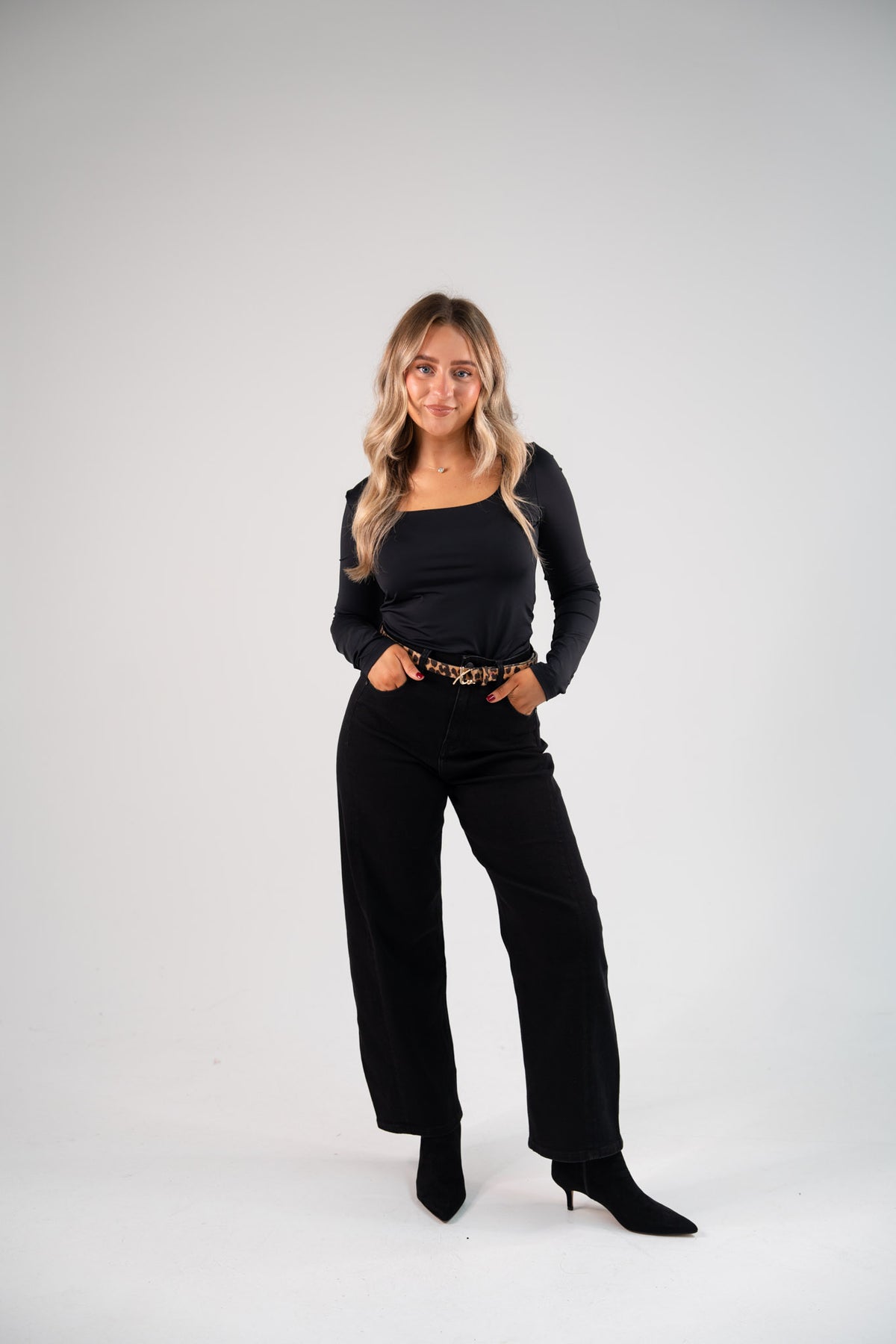 Love Laura Carrot Barrell Jeans In Black