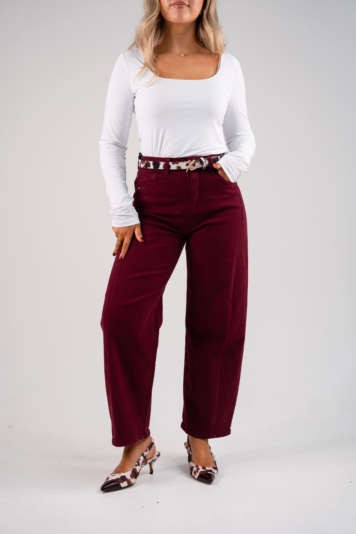 Love Laura Carrot Barrell Jeans In Burgundy