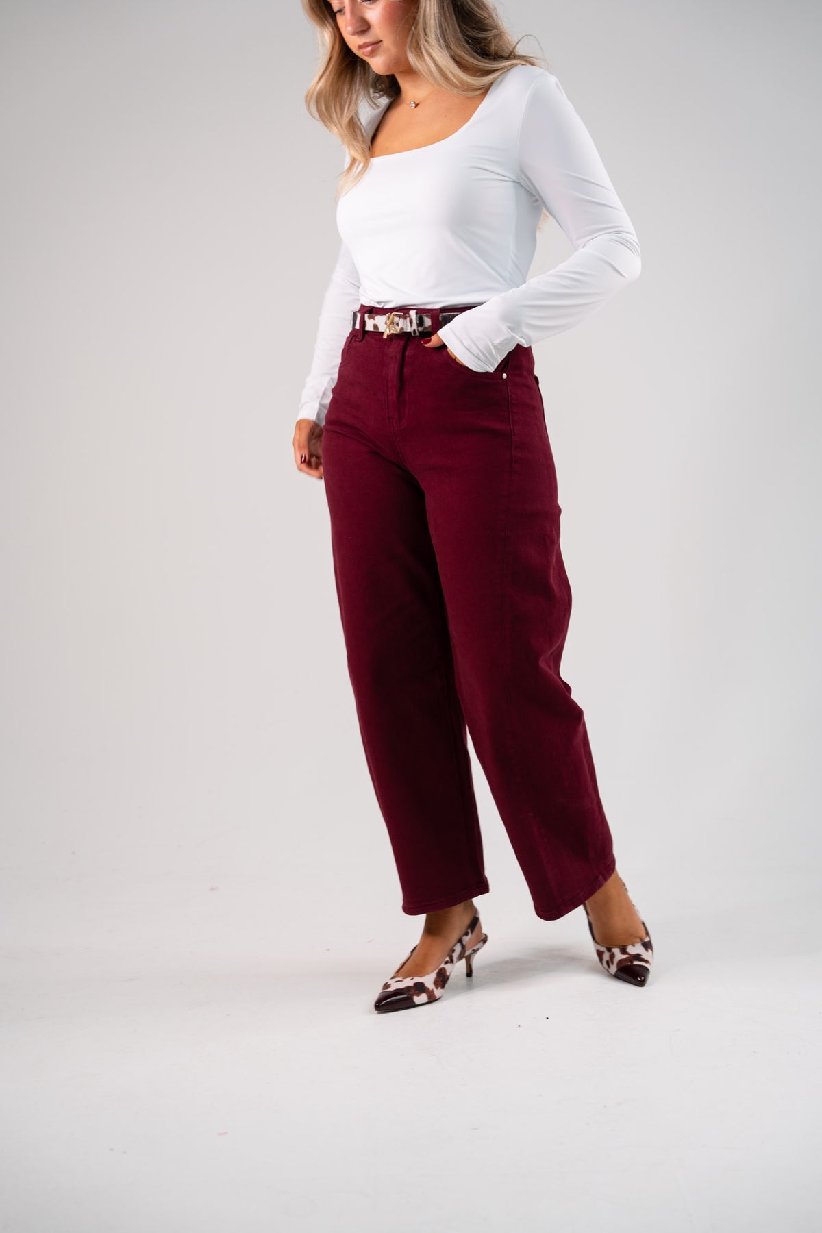Love Laura Carrot Barrell Jeans In Burgundy