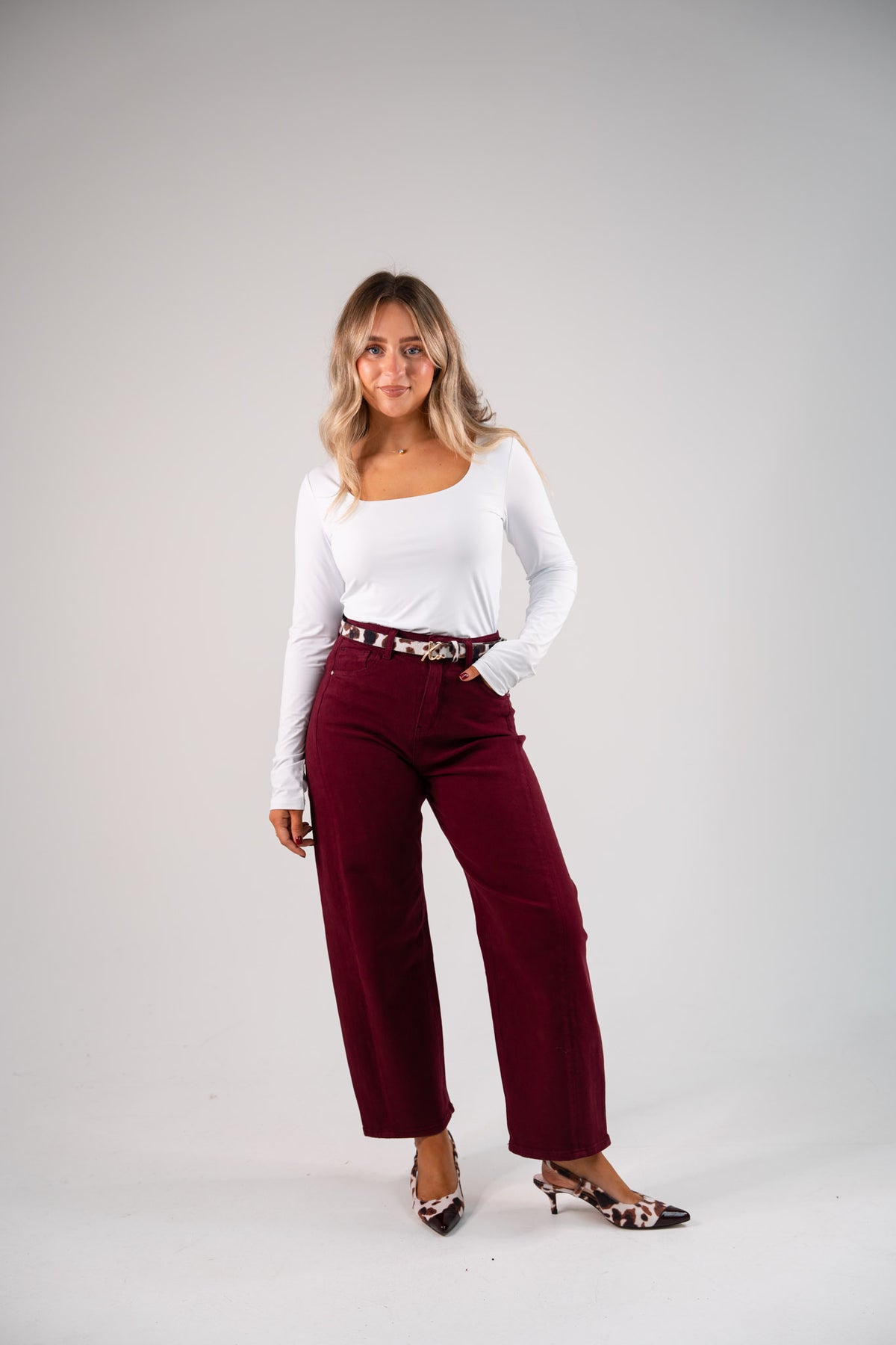 Love Laura Carrot Barrell Jeans In Burgundy