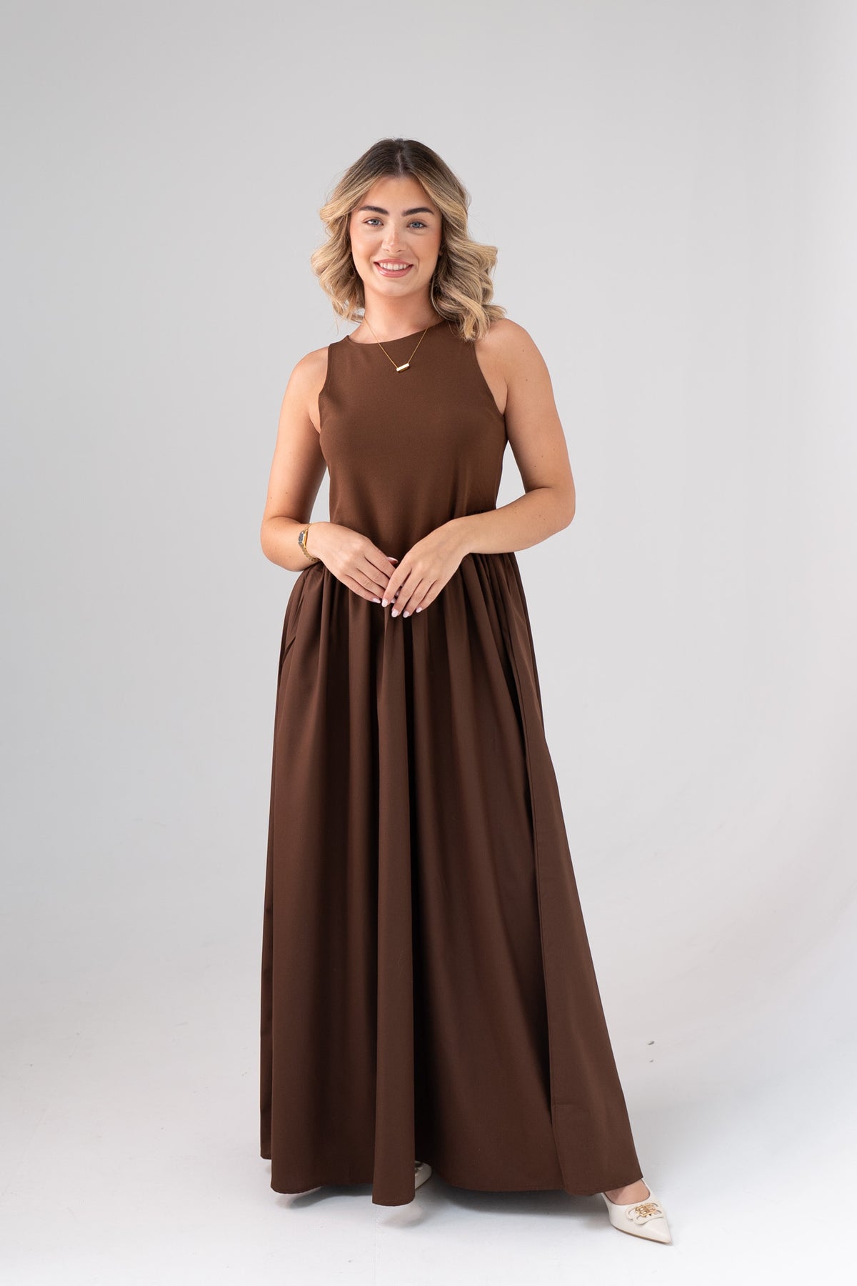 Maddie Sleeveless Dress In Chocolate