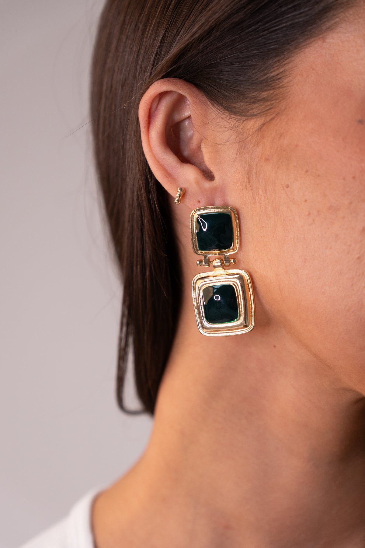Polly Square Dangle Earrings In Black