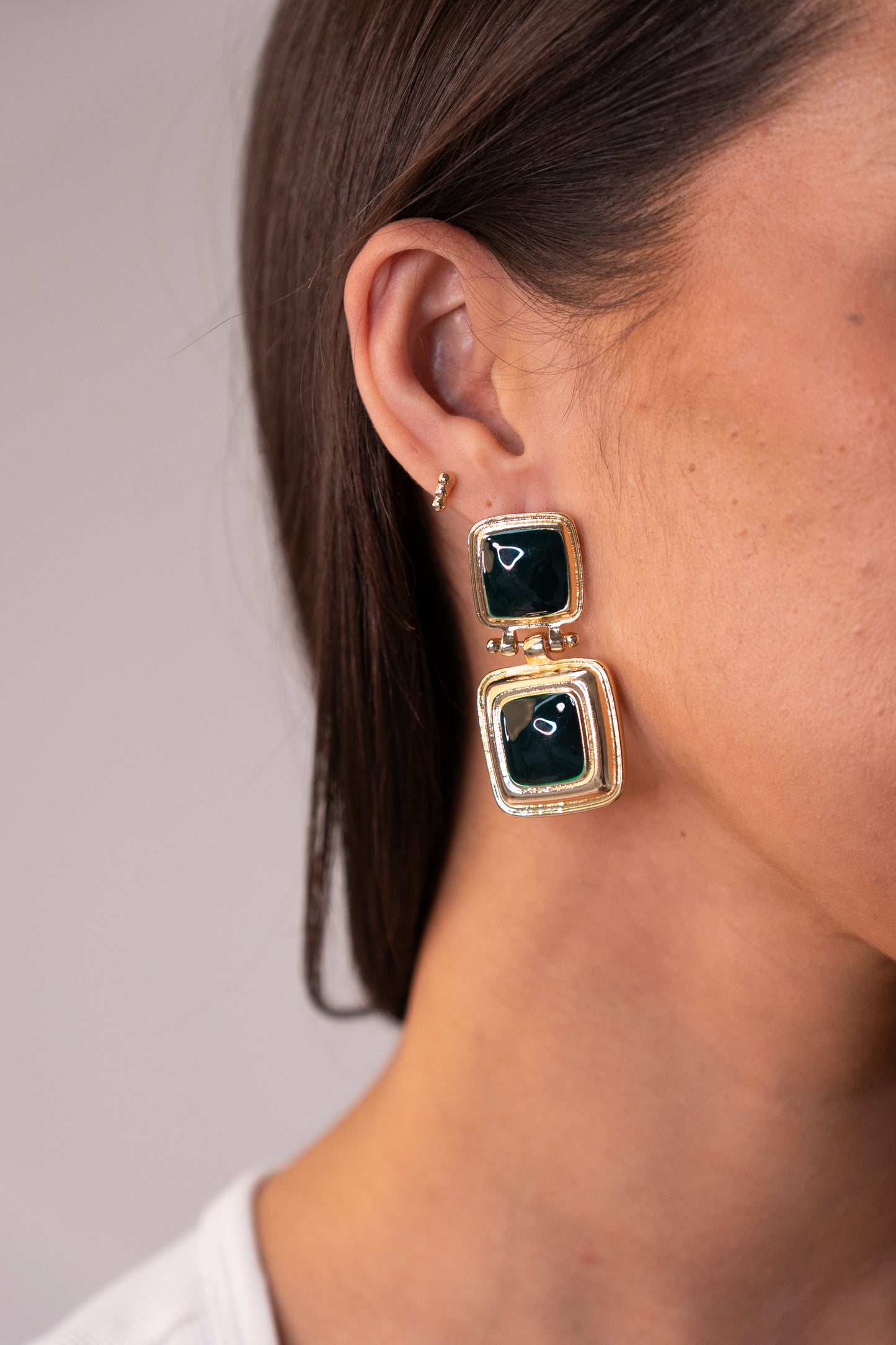 Polly Square Dangle Earrings In Black