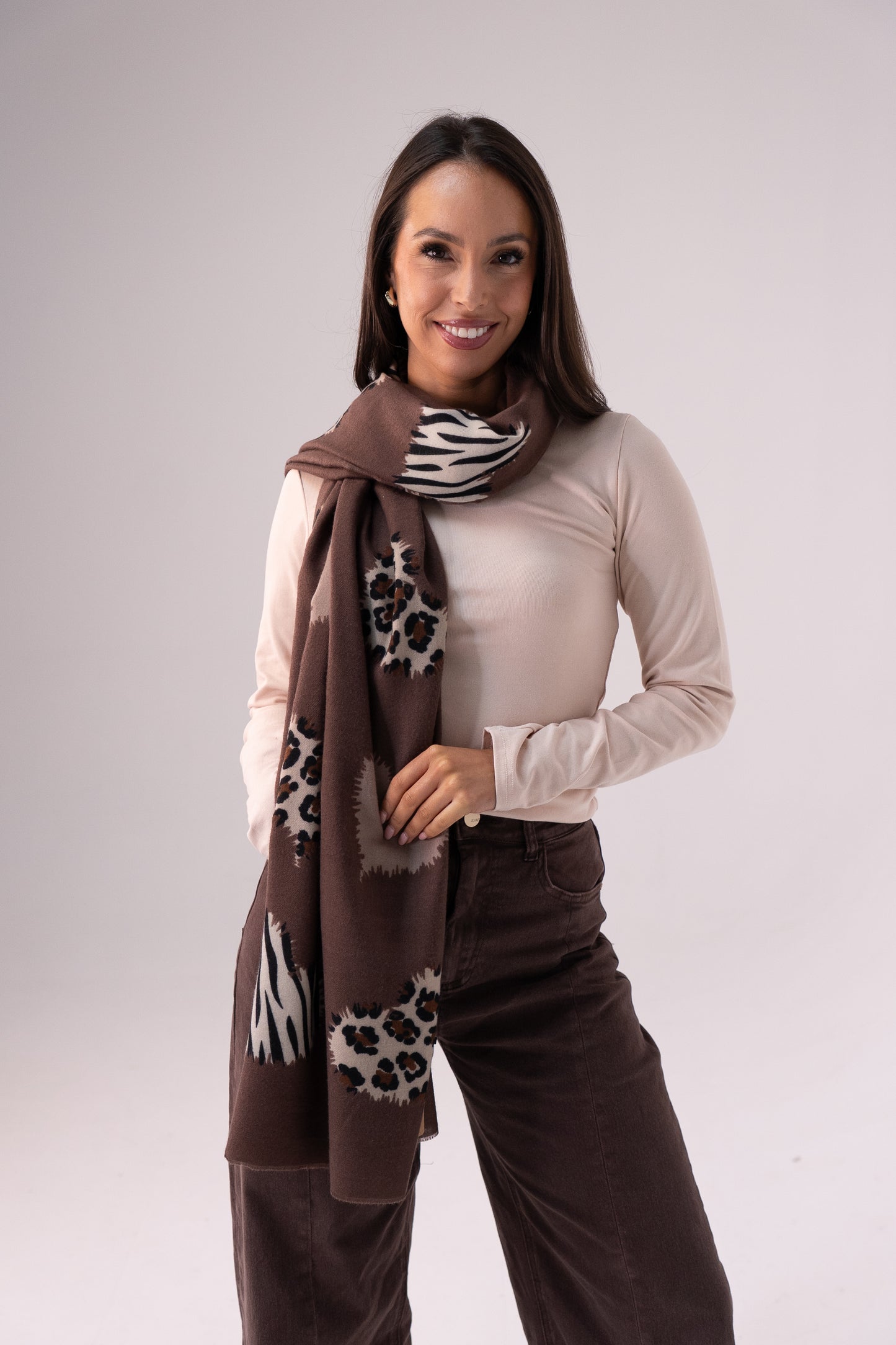 Polly Contrast Heart Scarf In Chocolate