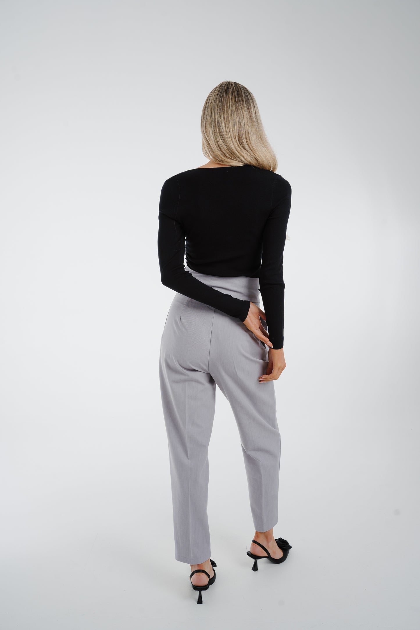Holly Tapered Trousers In Grey
