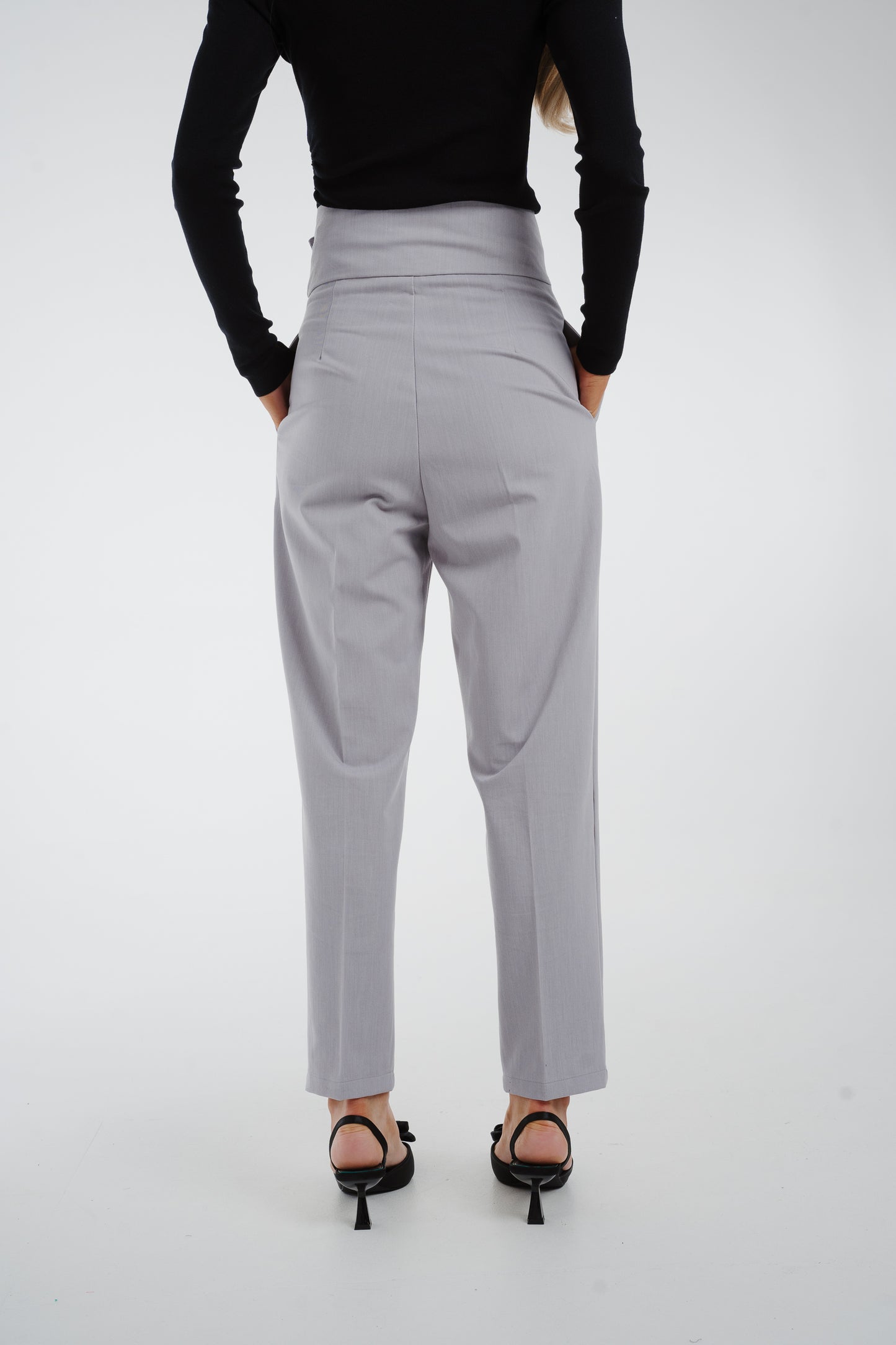 Holly Tapered Trousers In Grey