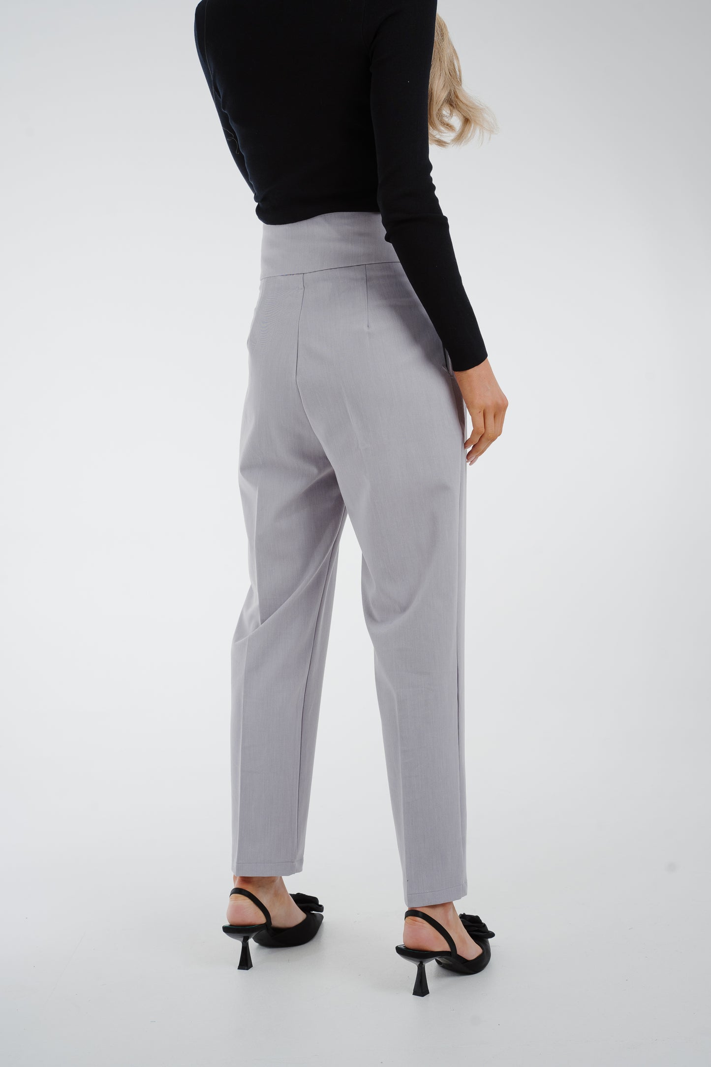 Holly Tapered Trousers In Grey