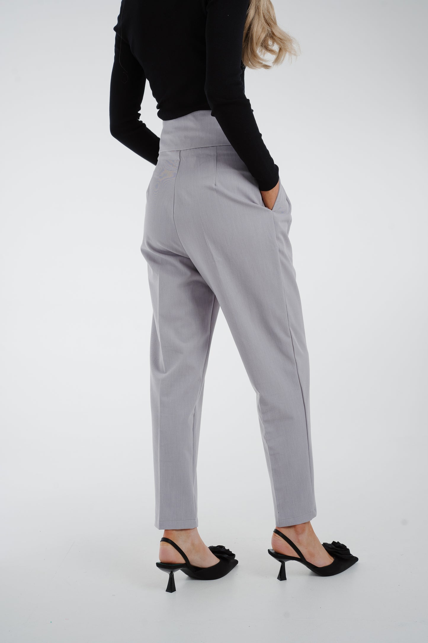 Holly Tapered Trousers In Grey