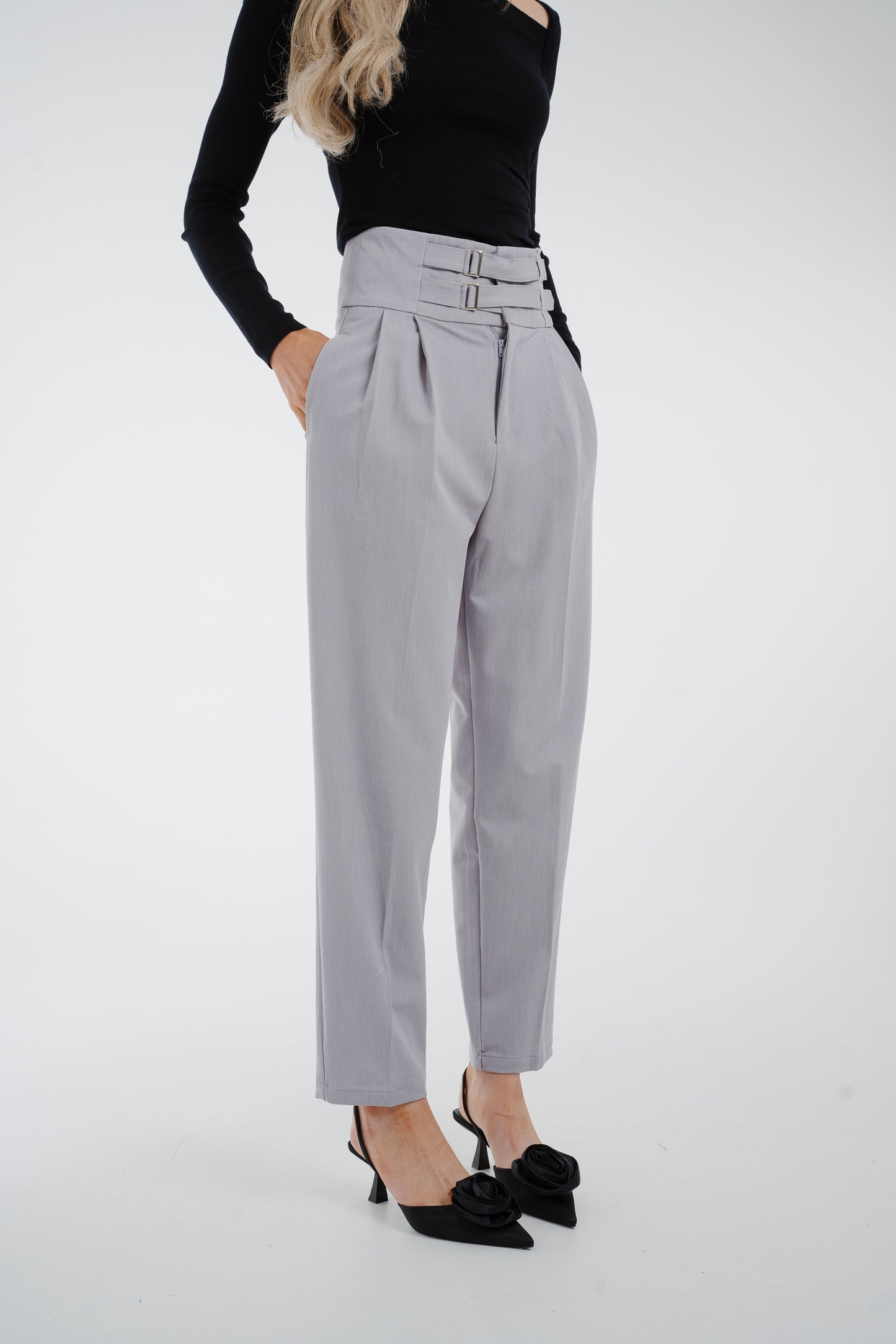 Holly Tapered Trousers In Grey