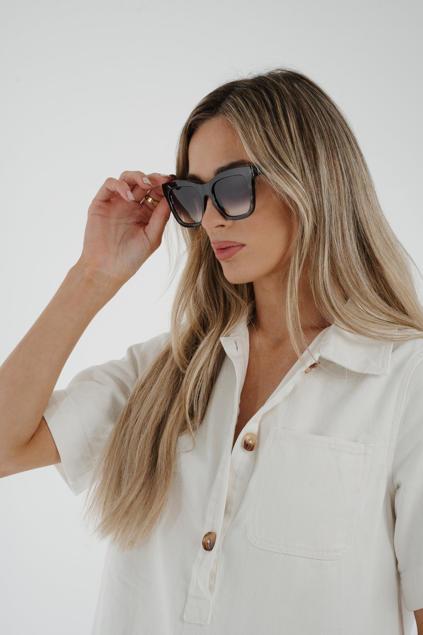 Olivia Pointed Sunglasses In Black