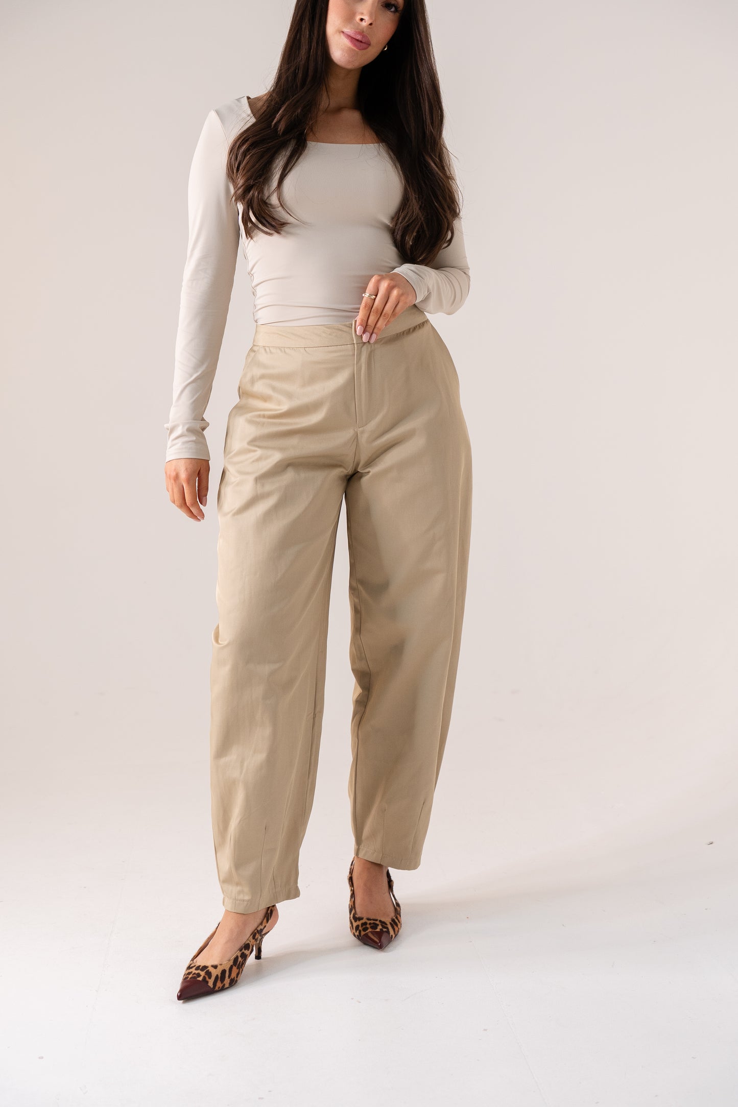 Ella Barrell Trousers In Beige