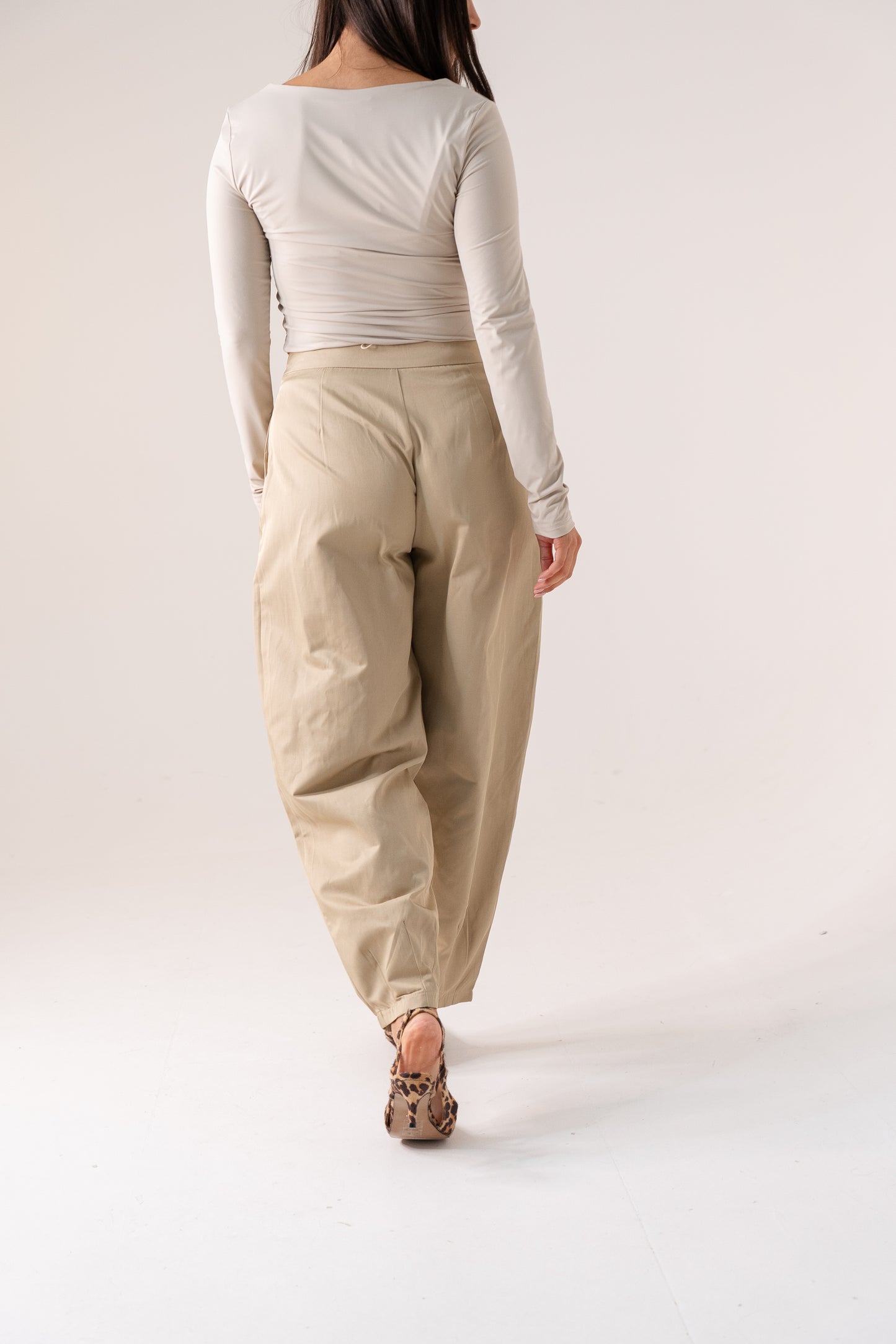 Ella Barrell Trousers In Beige
