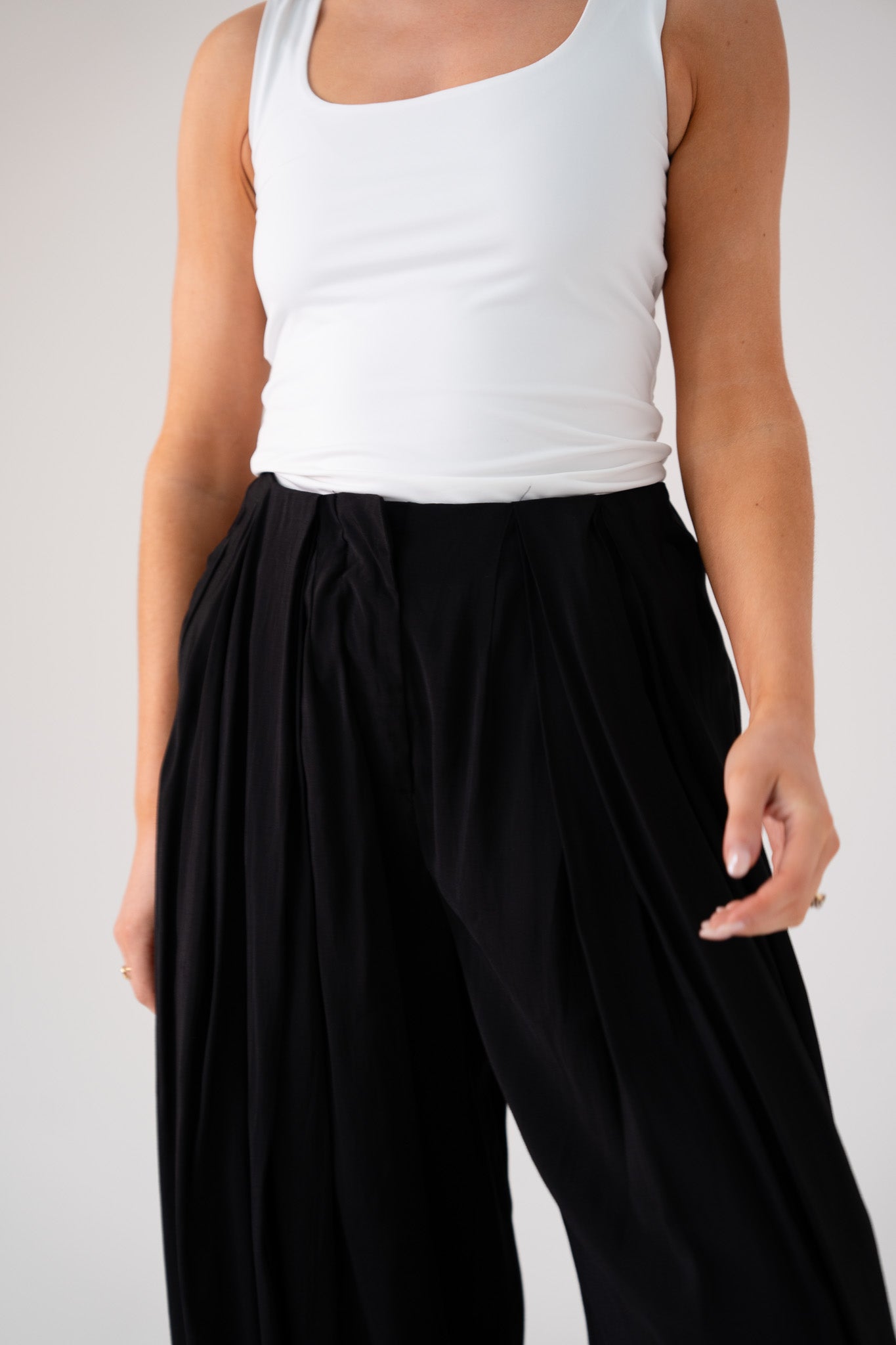 Elsa Balloon Trousers In Black
