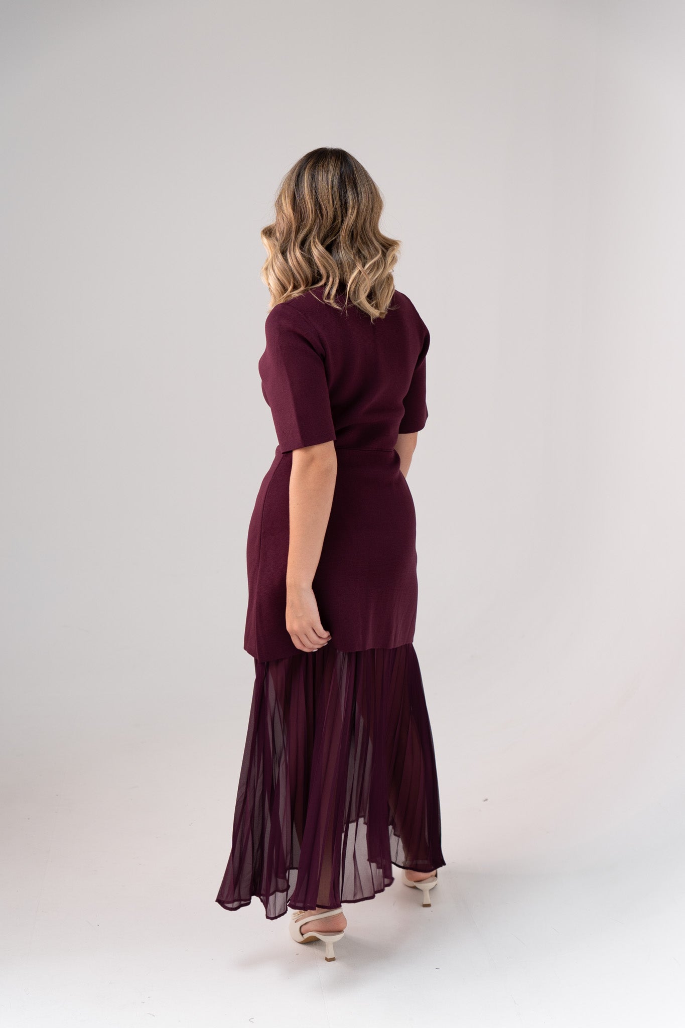 Holly Pleated Contrast Dress In Bordeaux
