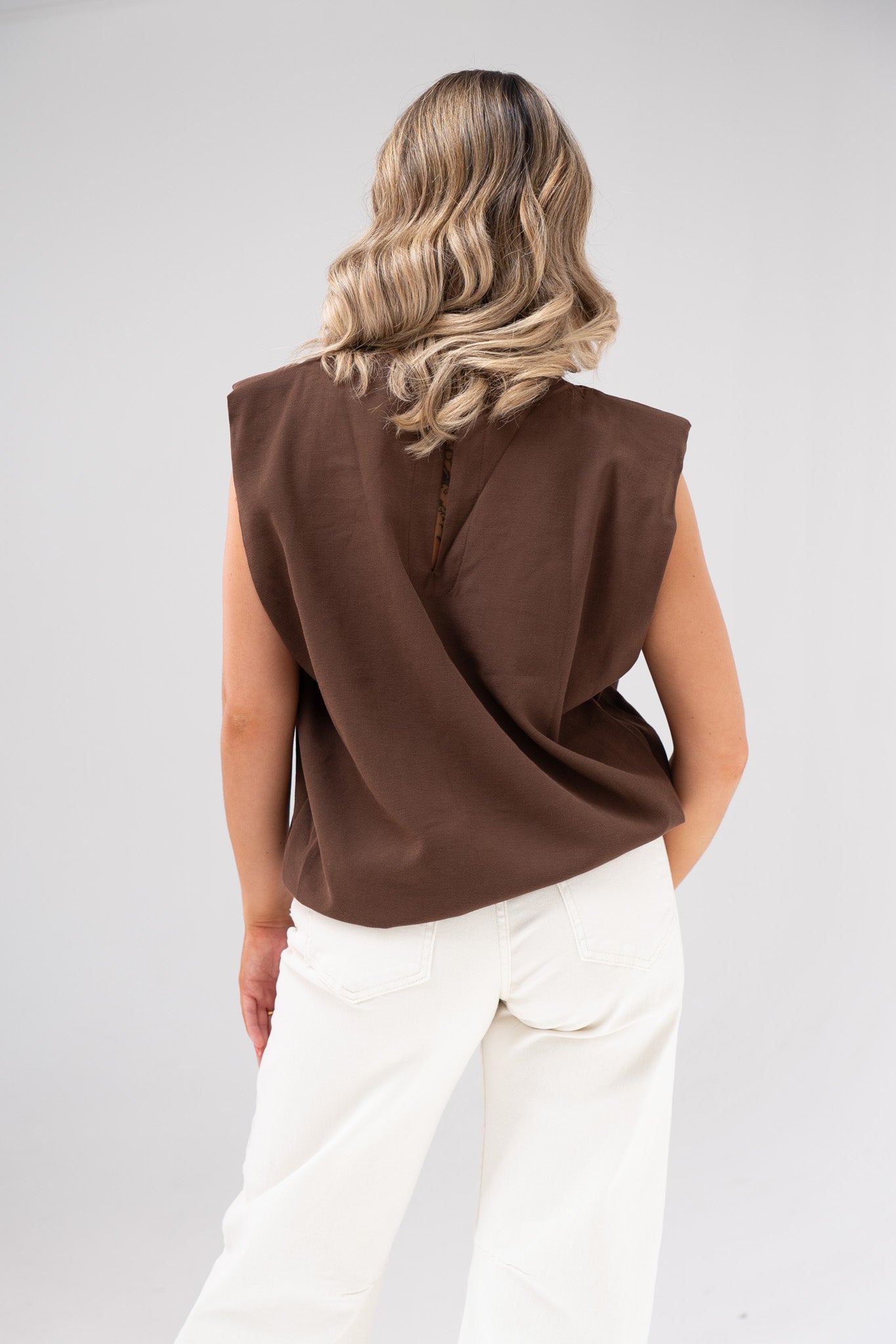 Iris Drape Fit Top In Chocolate