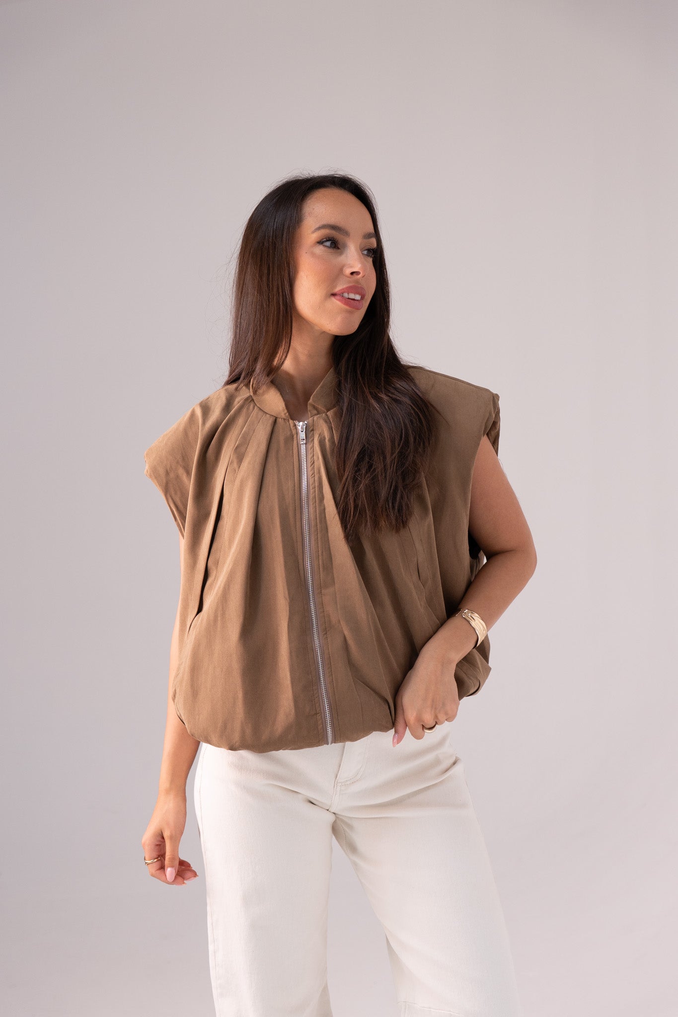 Iris Sleeveless Zip Jacket In Brown