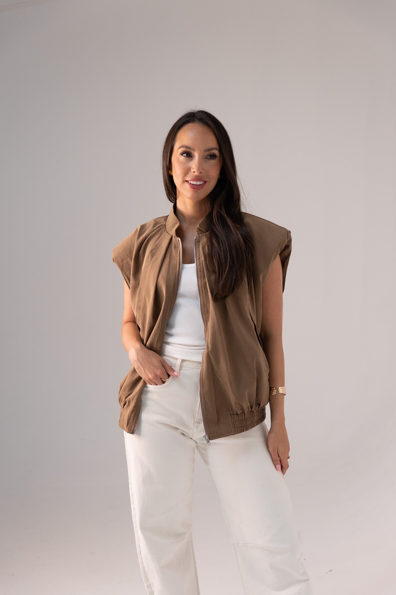 Iris Sleeveless Zip Jacket In Brown