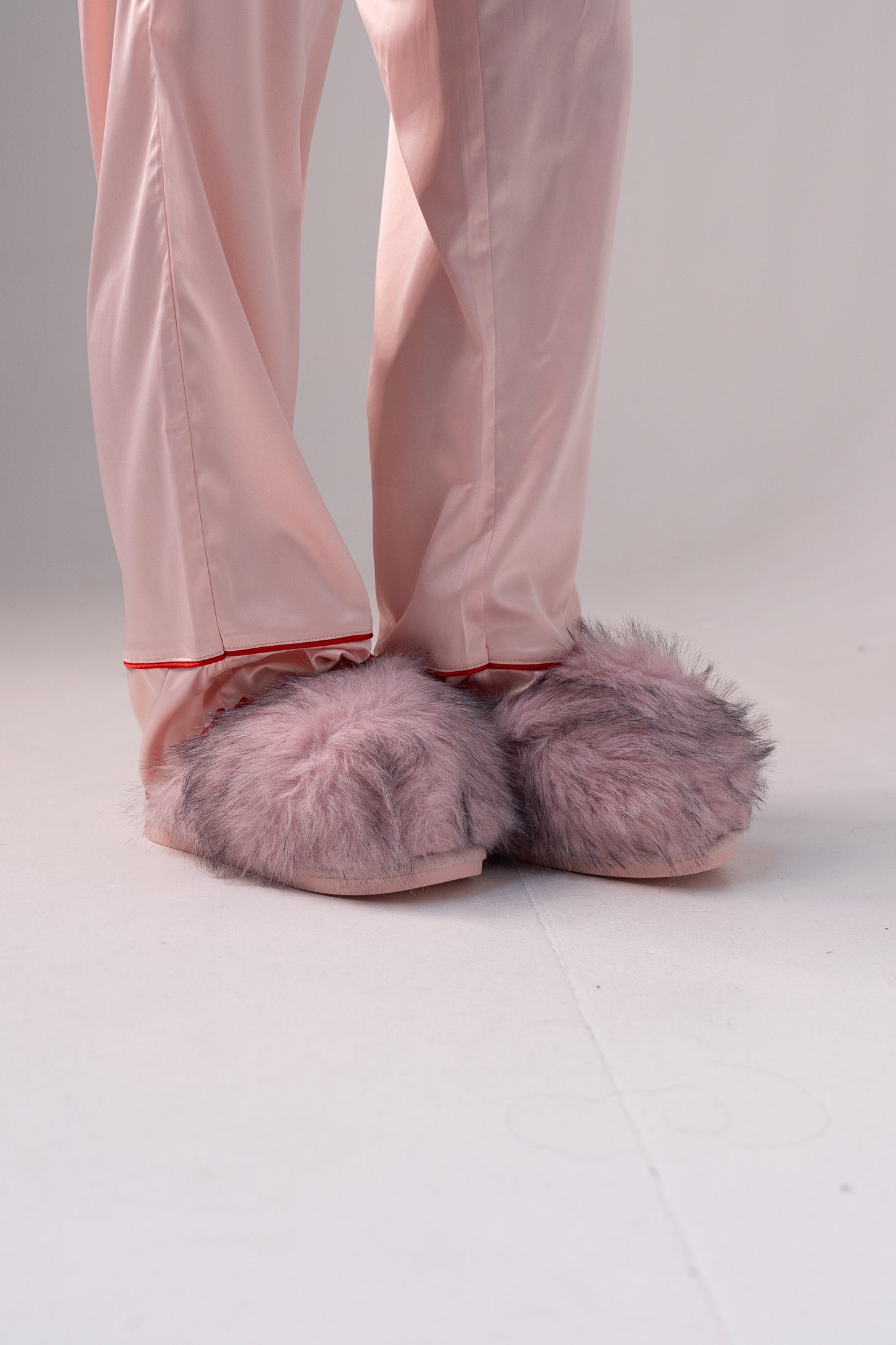 Izzy Faux Fur Slippers In Pink