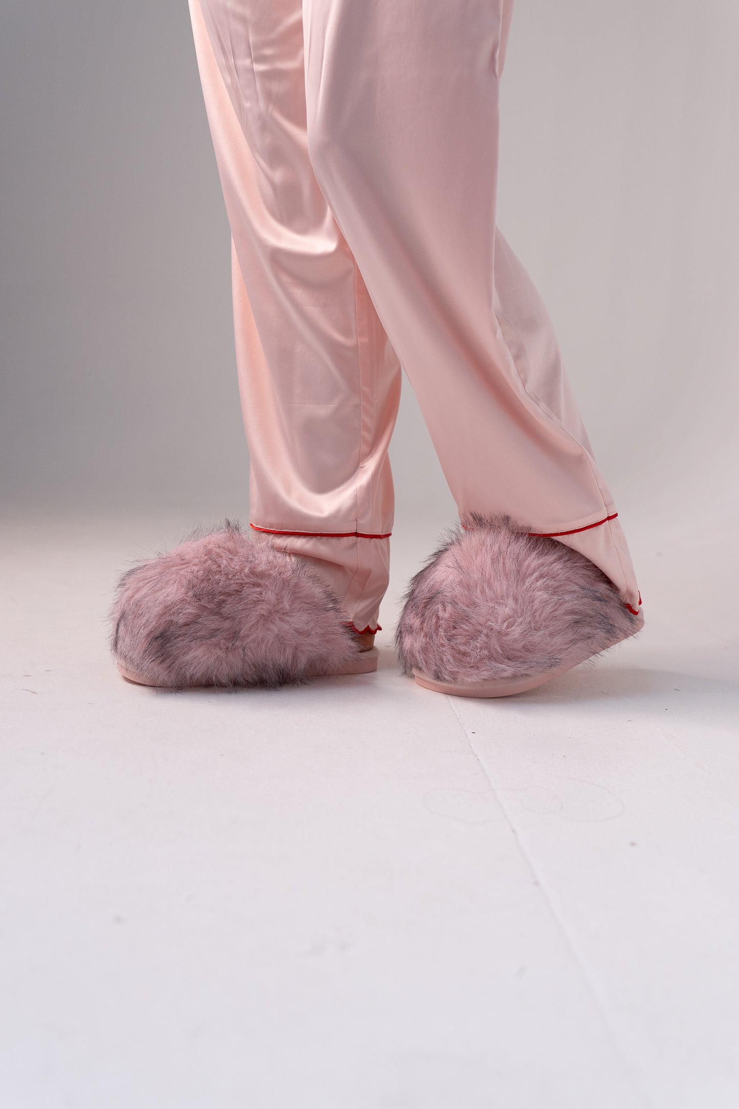 Izzy Faux Fur Slippers In Pink